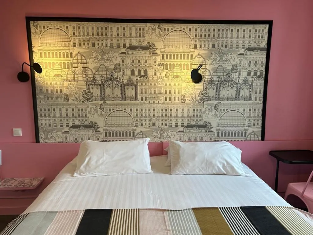 Bed in Hôtel de la Croix-Rousse