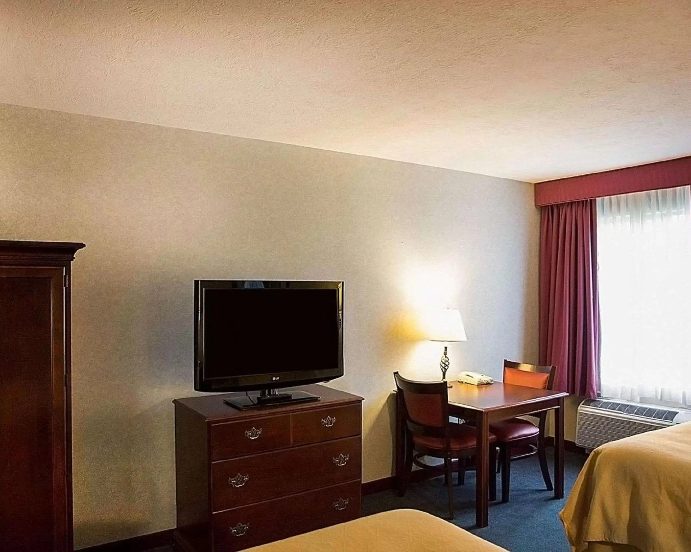 Photo of the whole room, TV/Entertainment Center in Quality Inn & Suites Cincinnati I-275