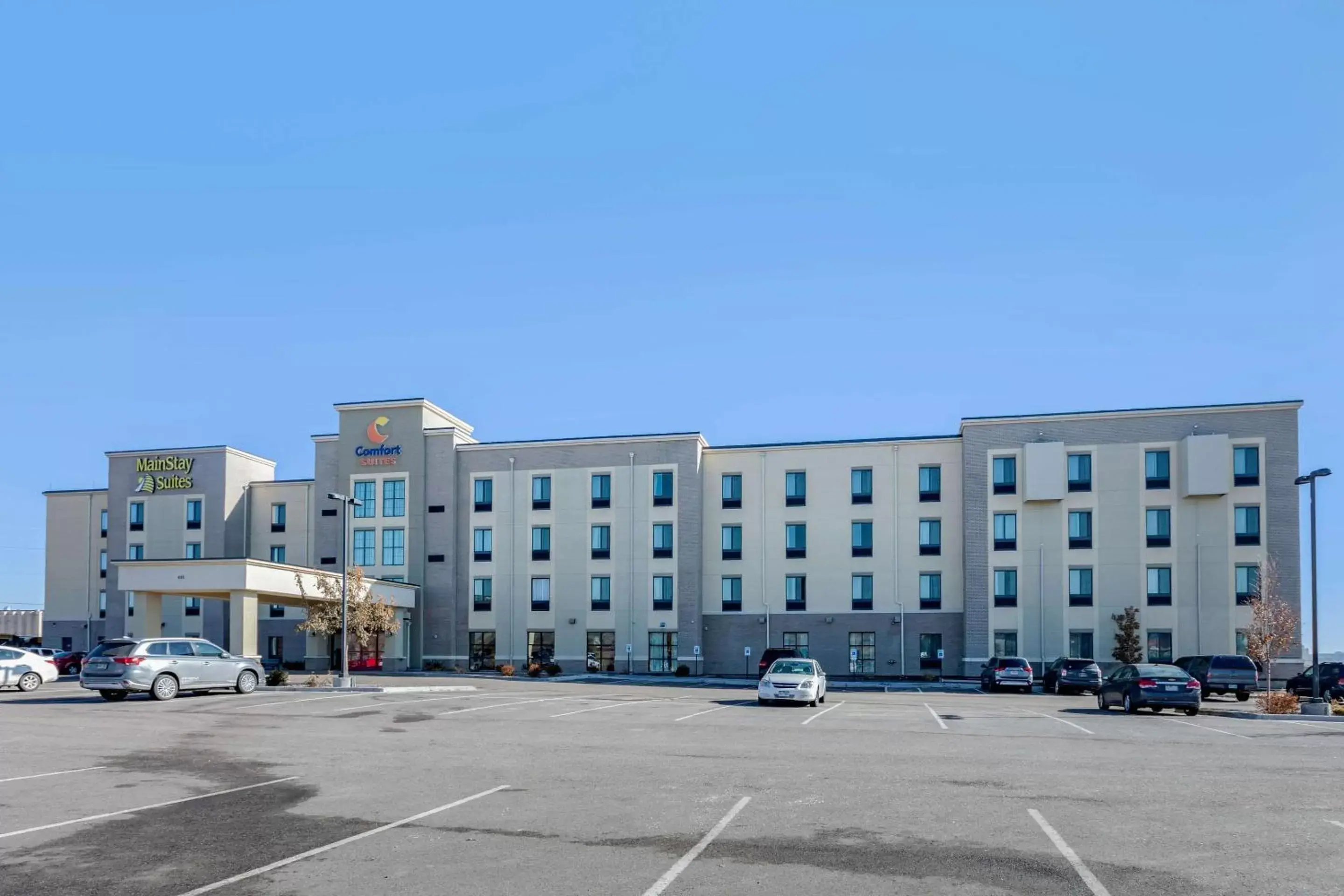 Property Building in Comfort Suites Near Denver Downtown