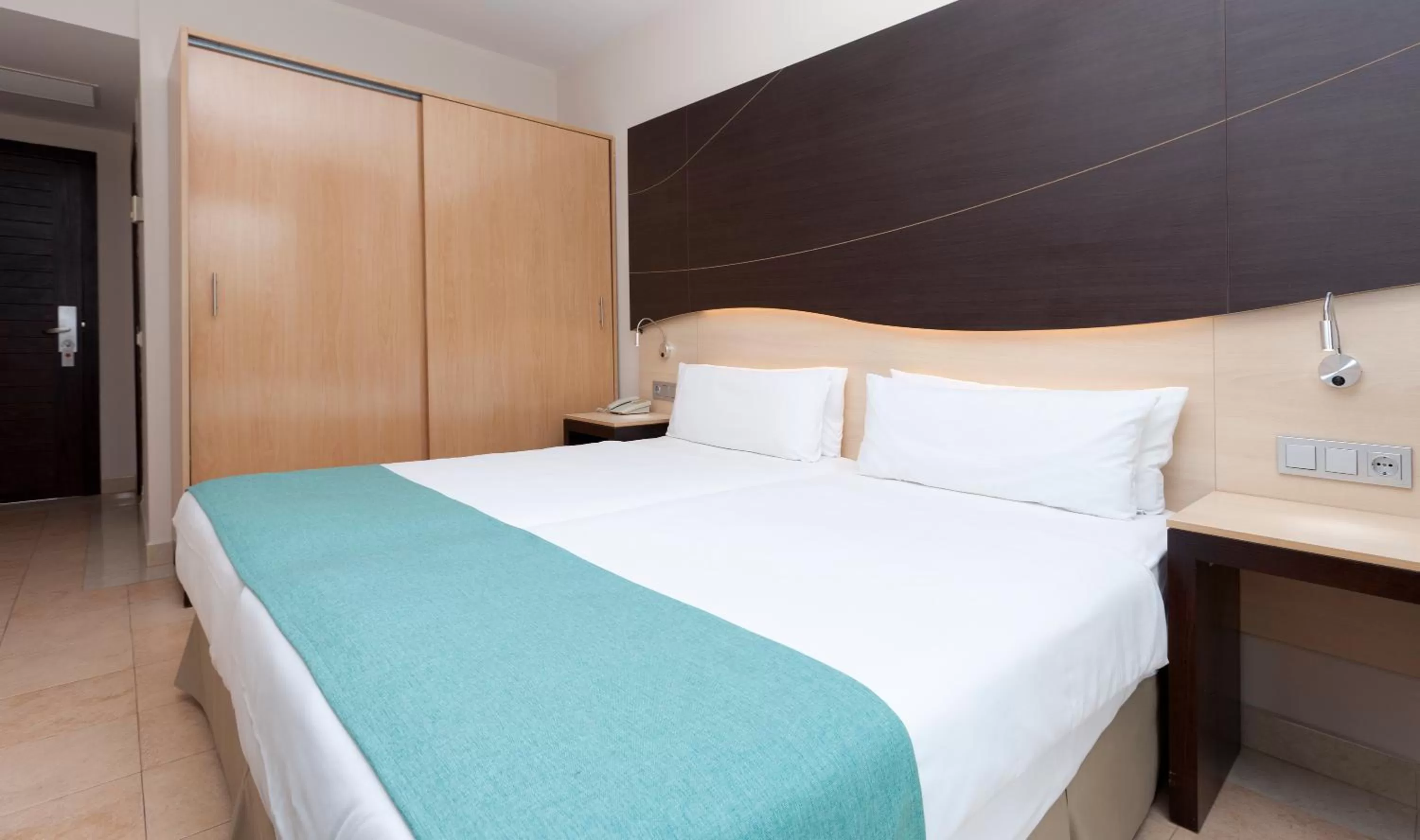 Photo of the whole room, Bed in Impressive Playa Granada Golf