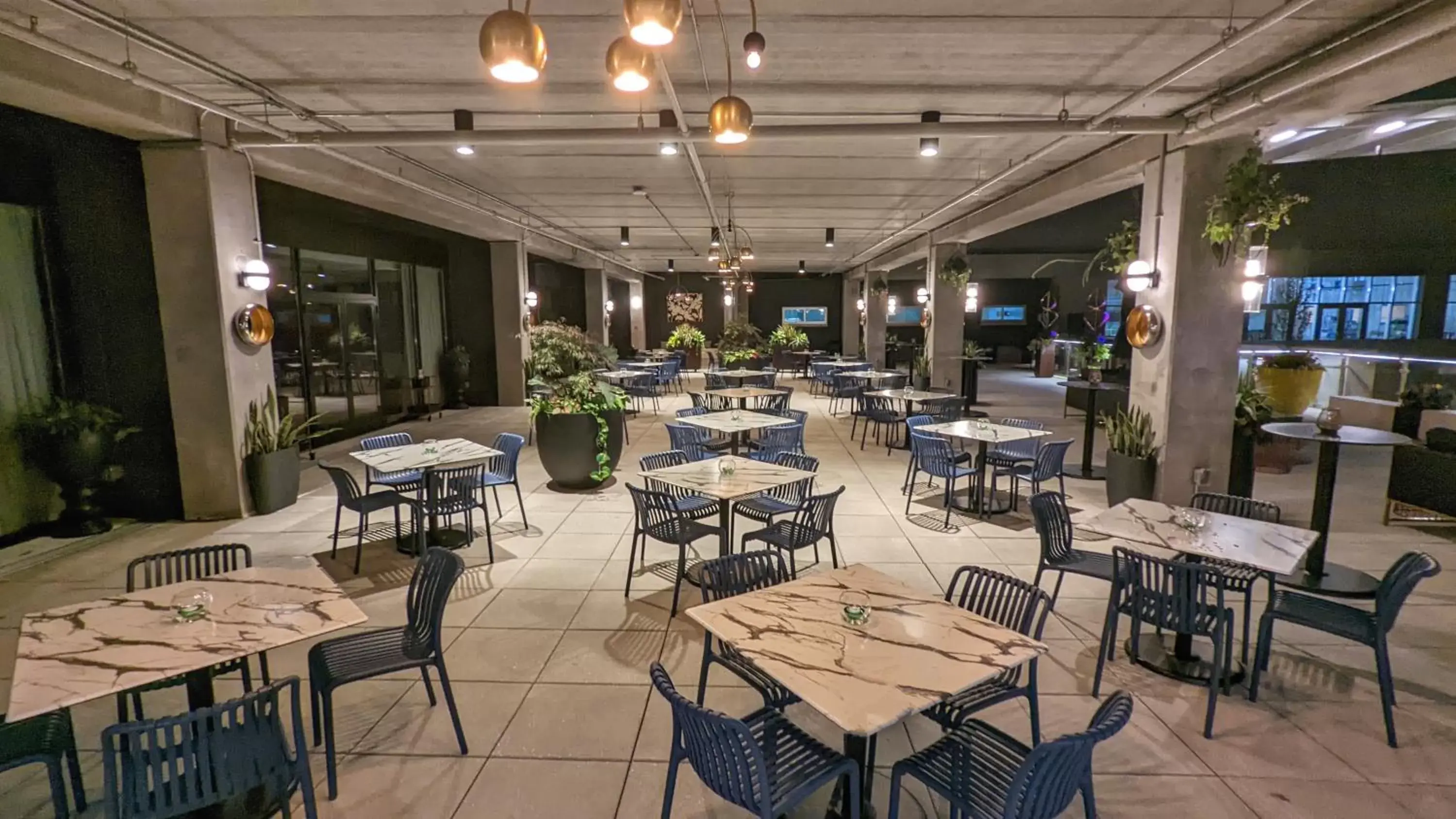 Balcony/Terrace, Restaurant/Places to Eat in Holiday Inn Lancaster, an IHG Hotel