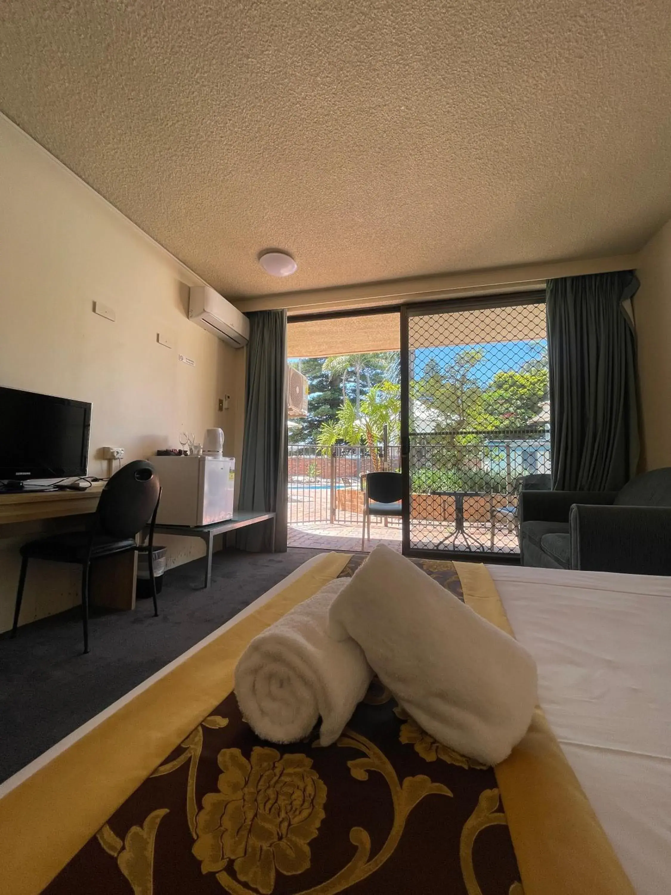 Photo of the whole room, Seating Area in El Lago Waters Motel