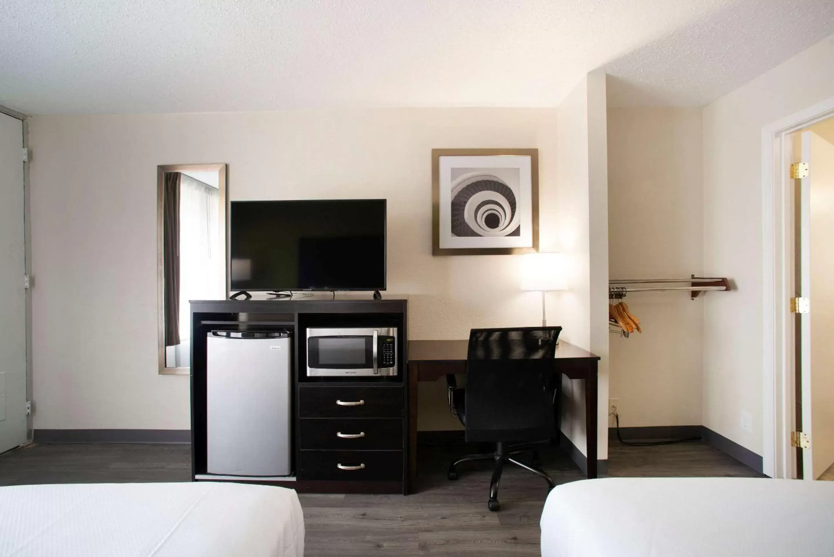 Photo of the whole room, Seating Area in Quality Inn & Suites Vandalia near I-70 and Hwy 51