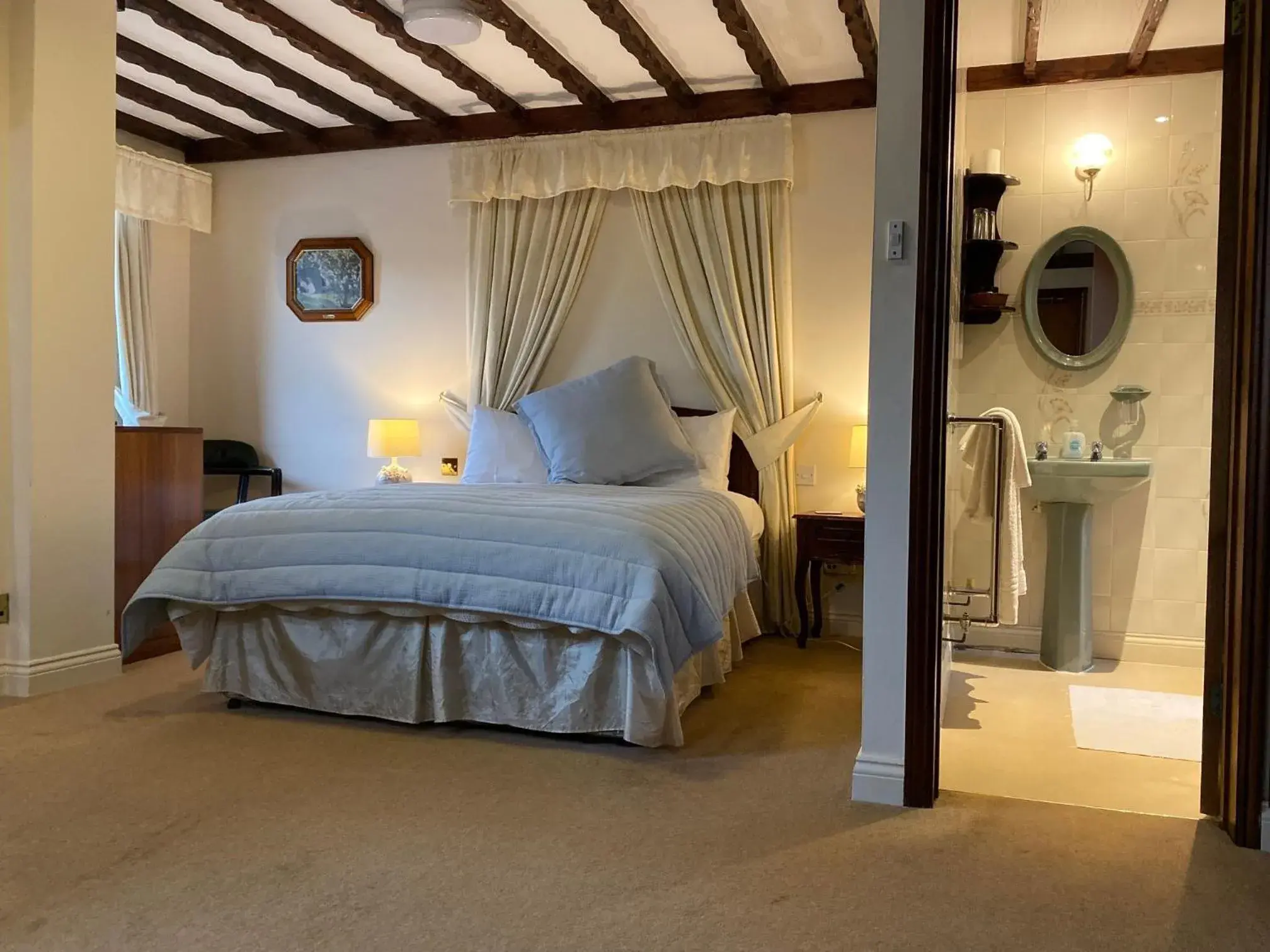 Bedroom, Bed in Cotswold House