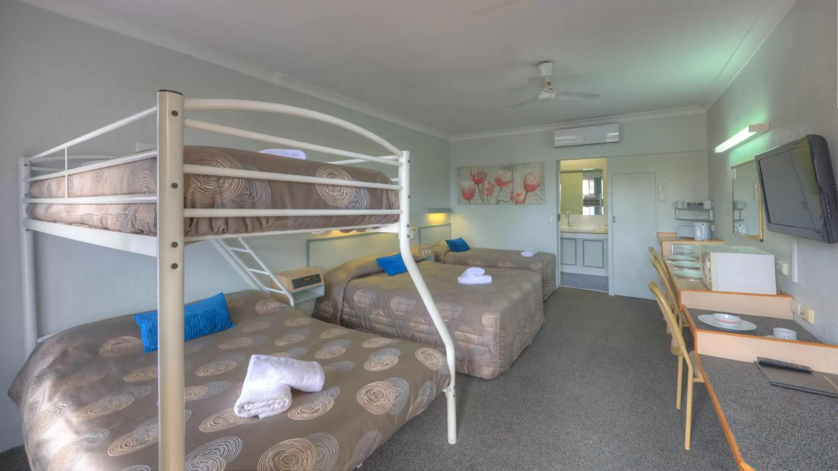 Bunk Bed in Alluna Motel