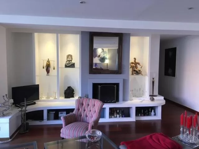 TV and multimedia, Seating Area in Le Patio Père Pigne Guestroom