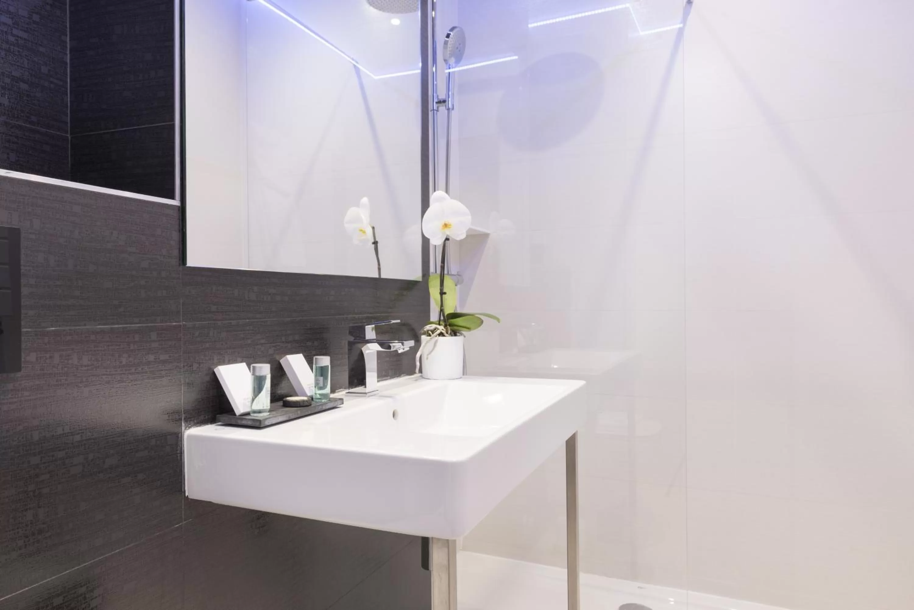 Bathroom in Le Bon Hôtel