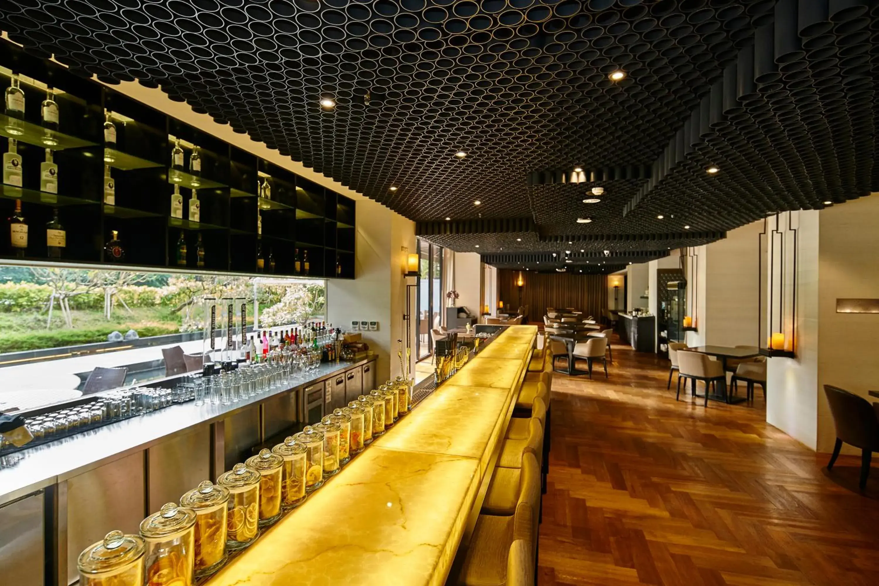 Day, Restaurant/Places to Eat in Hotel Wo