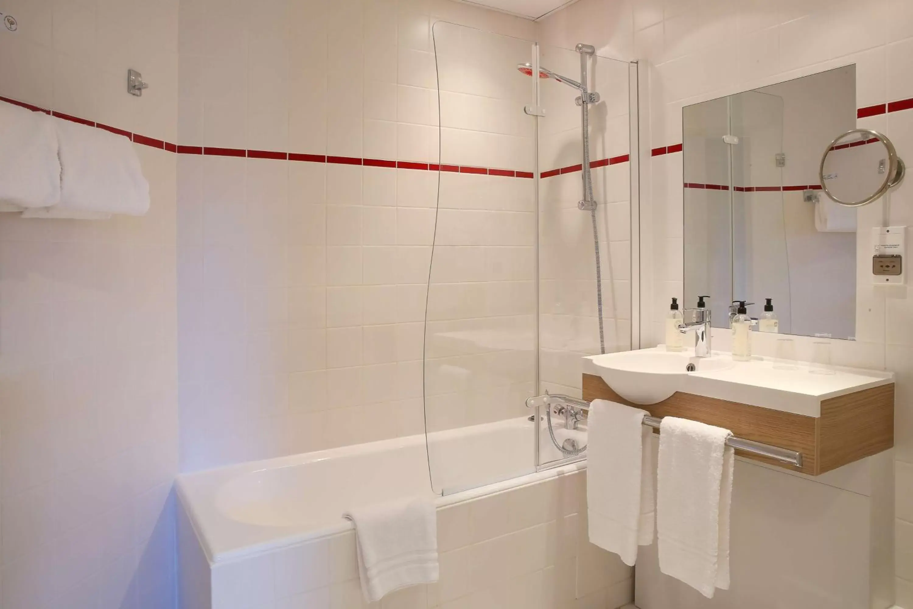 Bathroom in Best Western Les Bains Hotel et SPA