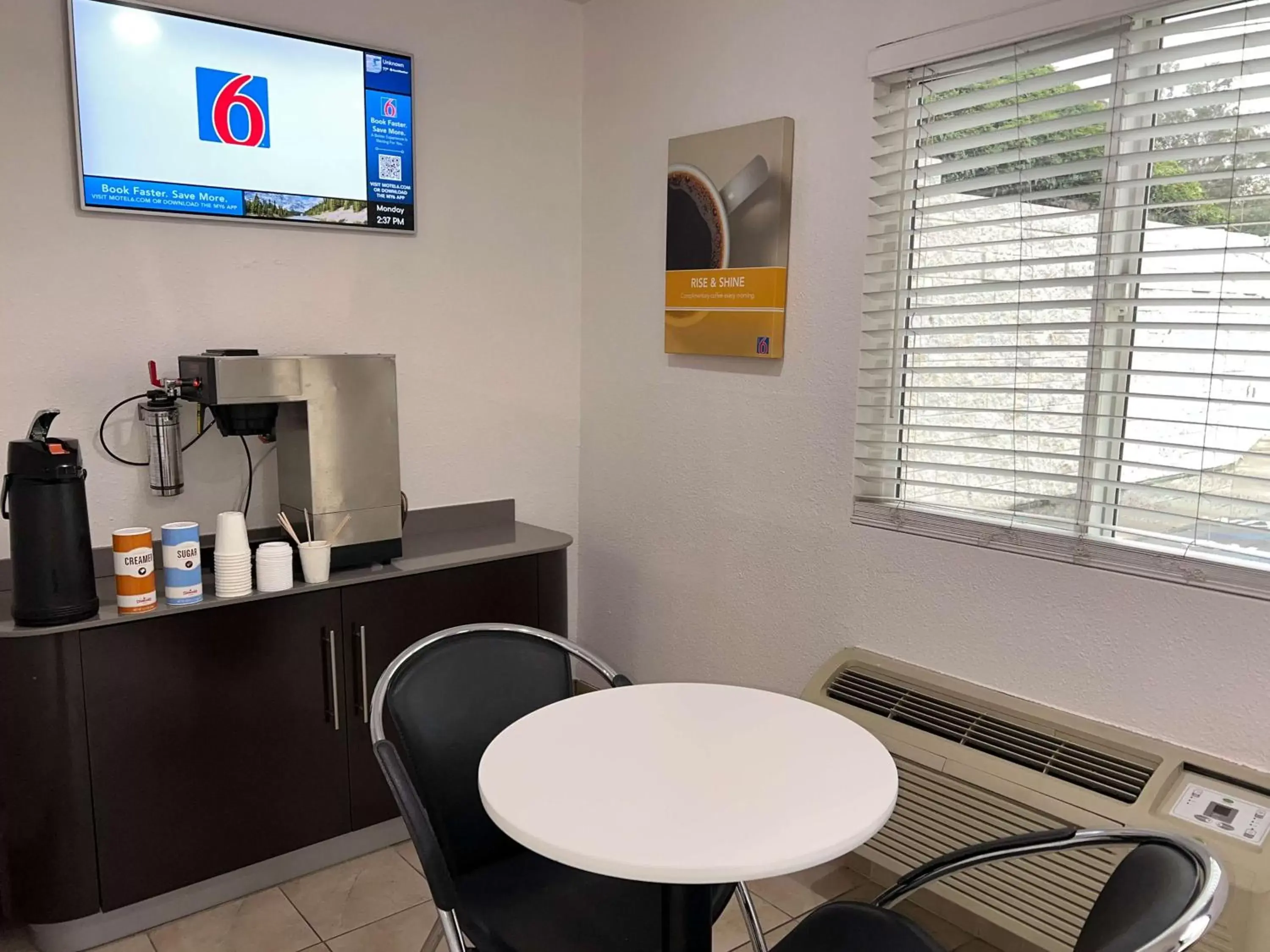Lobby or reception in Motel 6-Orange, CA - Anaheim Lobby or reception in Motel 6-Orange, CA - Anaheim