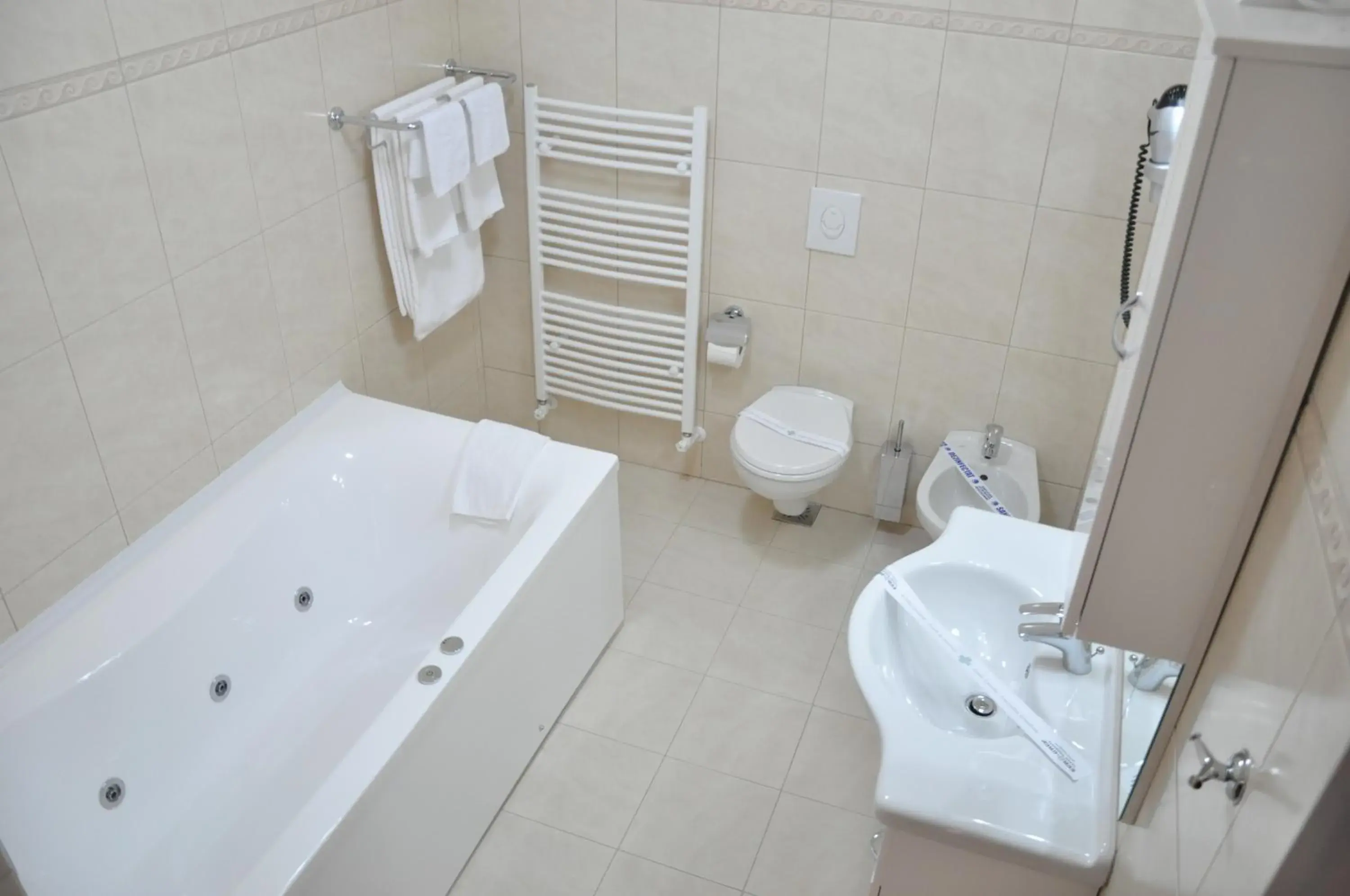Bathroom in Hotel Traian