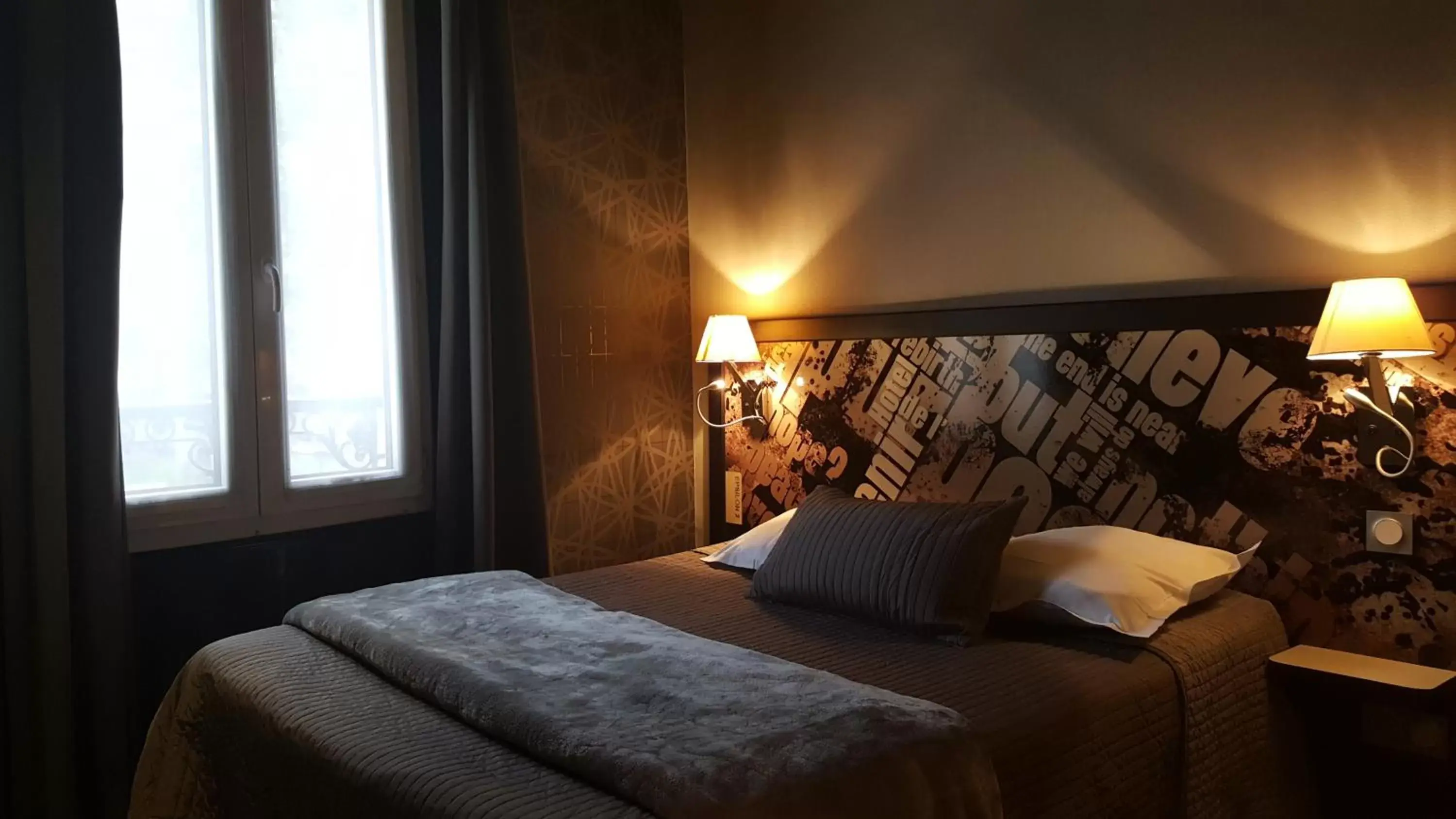 Bedroom, Bed in Café Hôtel de l'Avenir Bedroom, Bed in Café Hôtel de l'Avenir