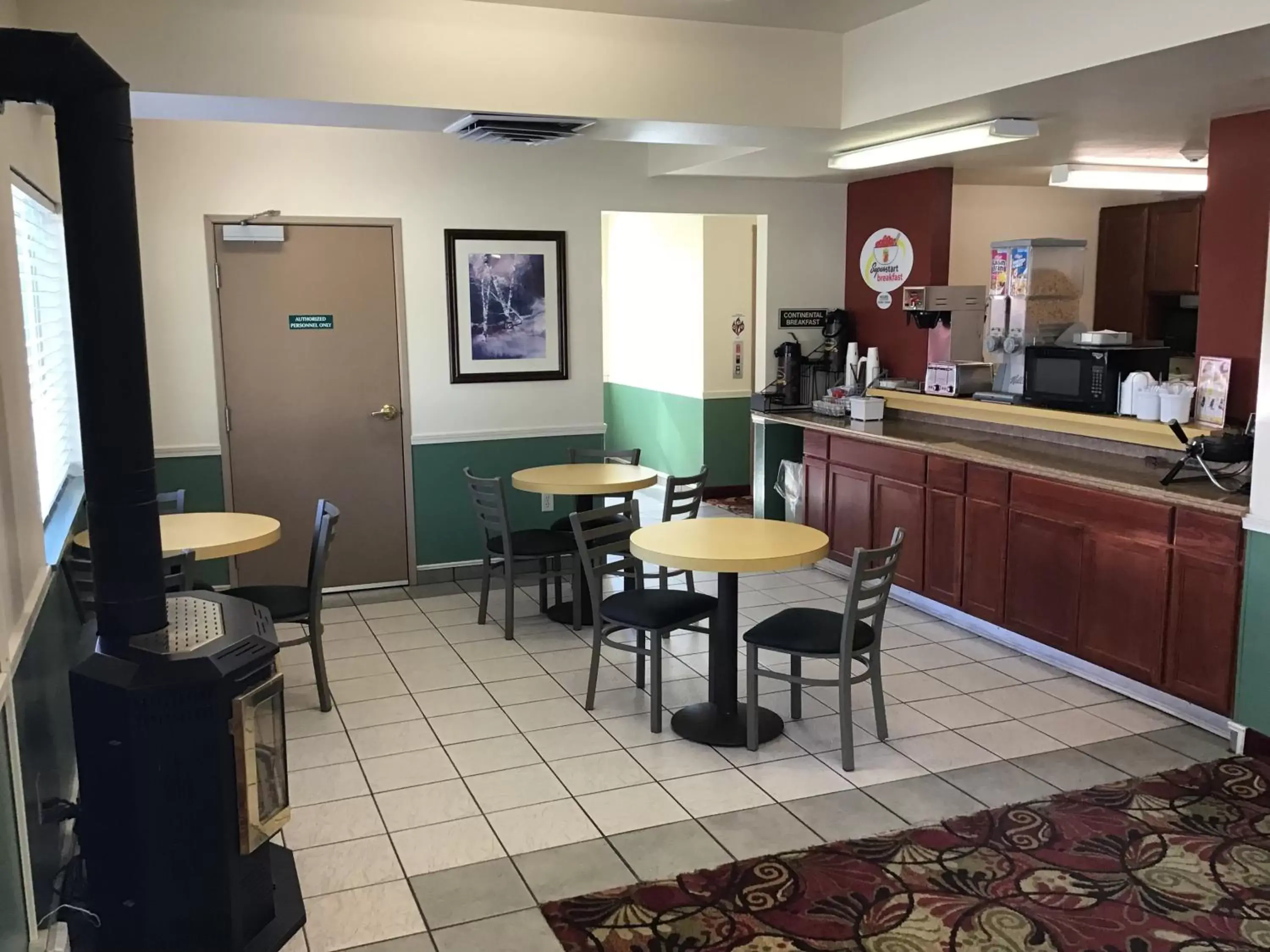 Super 8 by Wyndham Salmon Super 8 by Wyndham Salmon