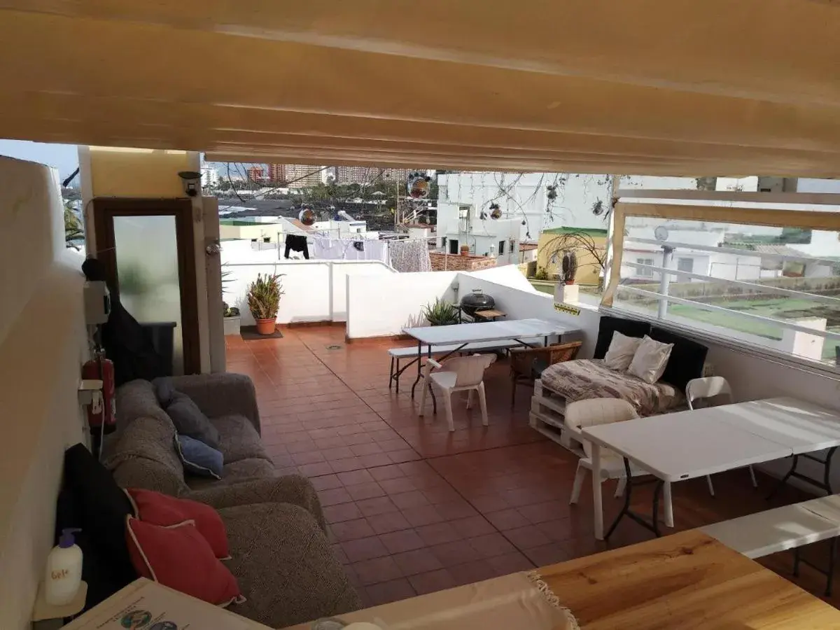 Balcony/Terrace, Lounge/Bar in Puerto Nest Hostel