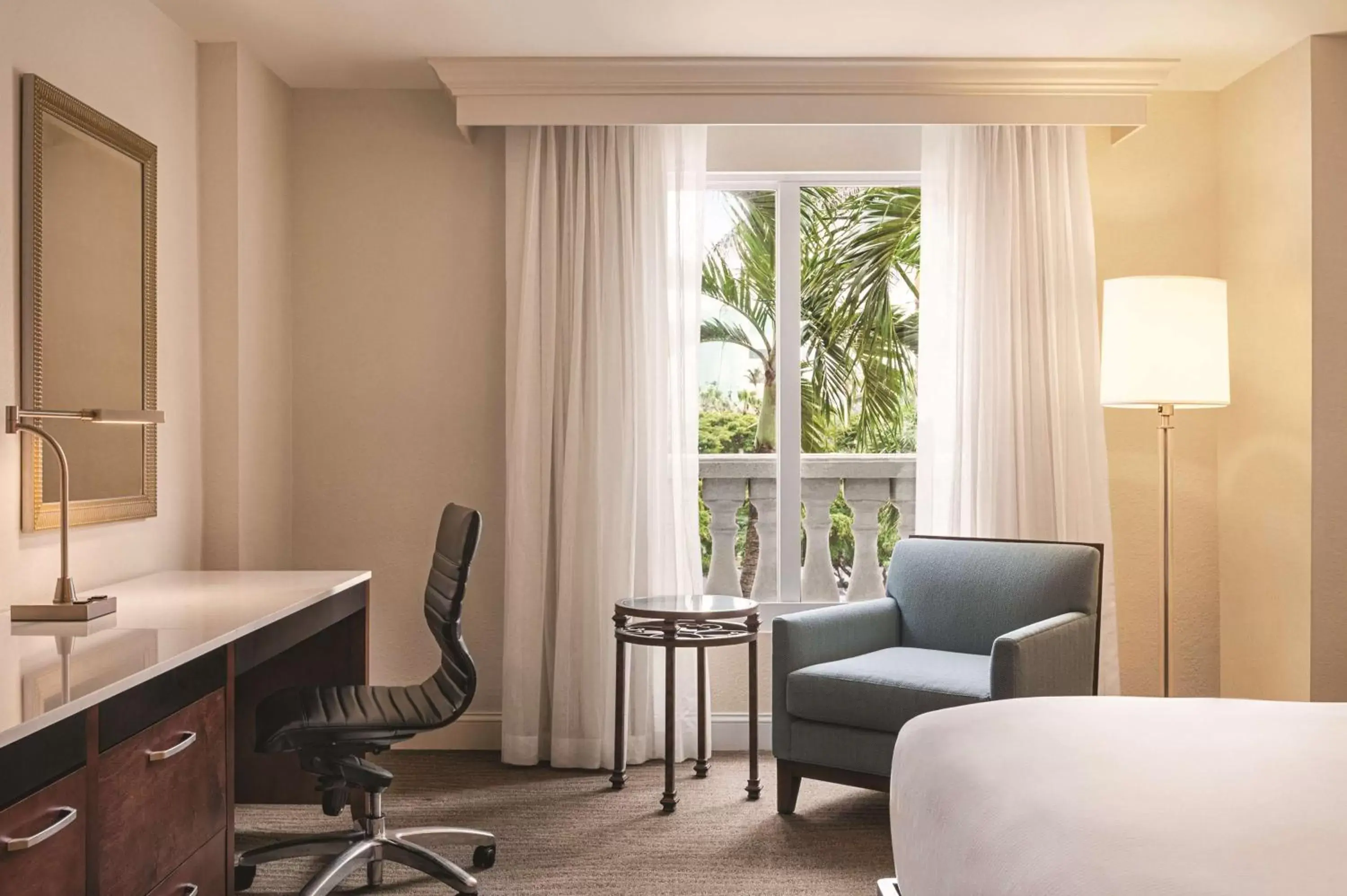 Bedroom, Seating Area in Hilton Naples