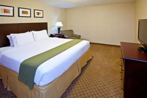 Bedroom, Bed in Holiday Inn Express Hotel & Suites Anderson, an IHG Hotel