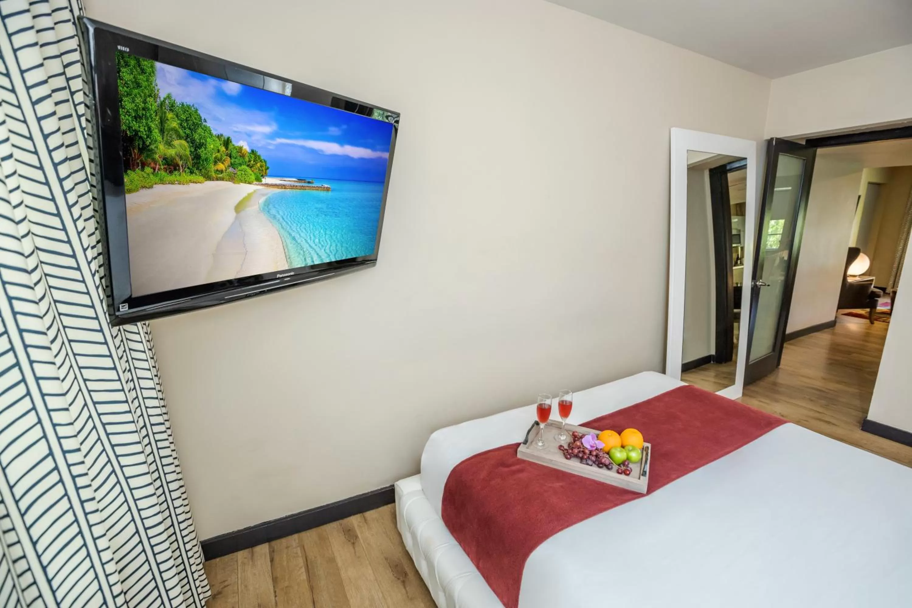 Bedroom, Bed in Metropole Suites South Beach