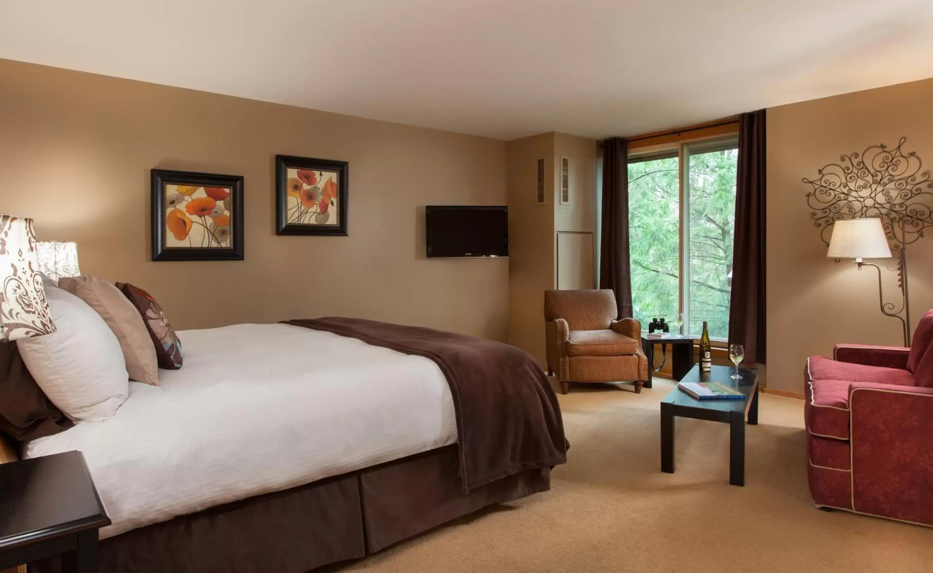 Deluxe King Room in The Inn at Honey Run Millersburg Deluxe King Room in The Inn at Honey Run Millersburg