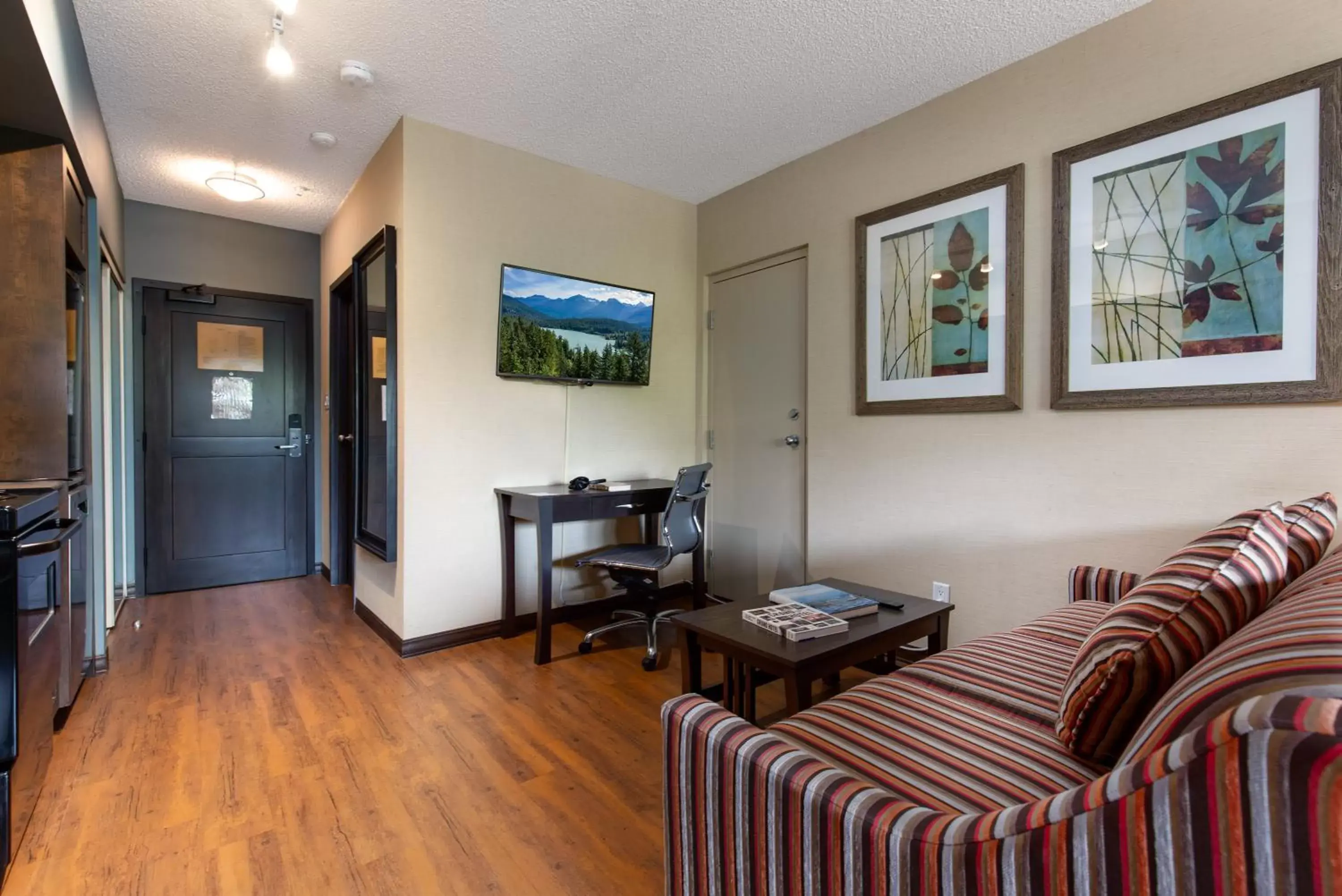 Living room, Seating Area in Blackcomb Lodge