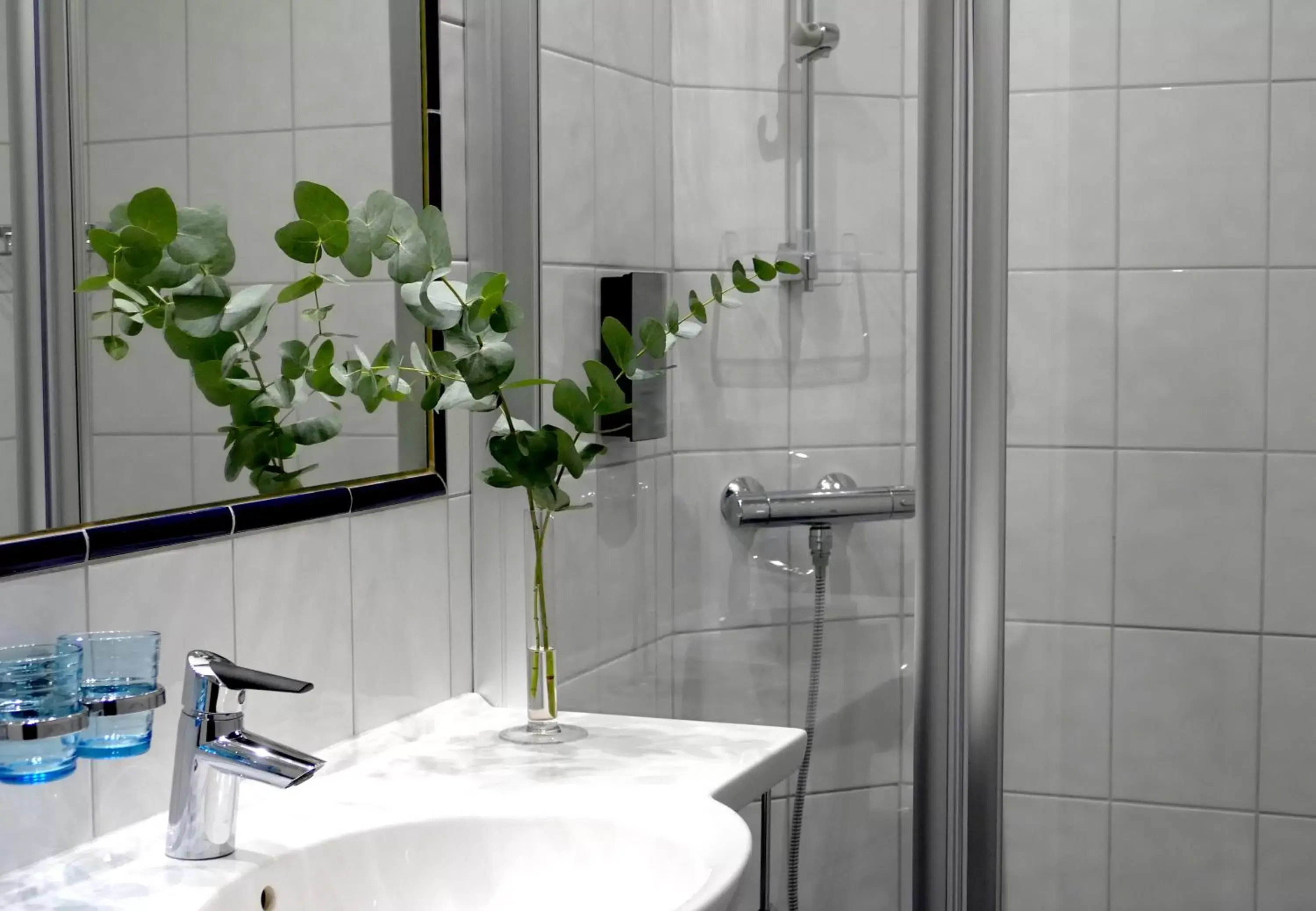 Shower, Bathroom in Hotel Raumanlinna