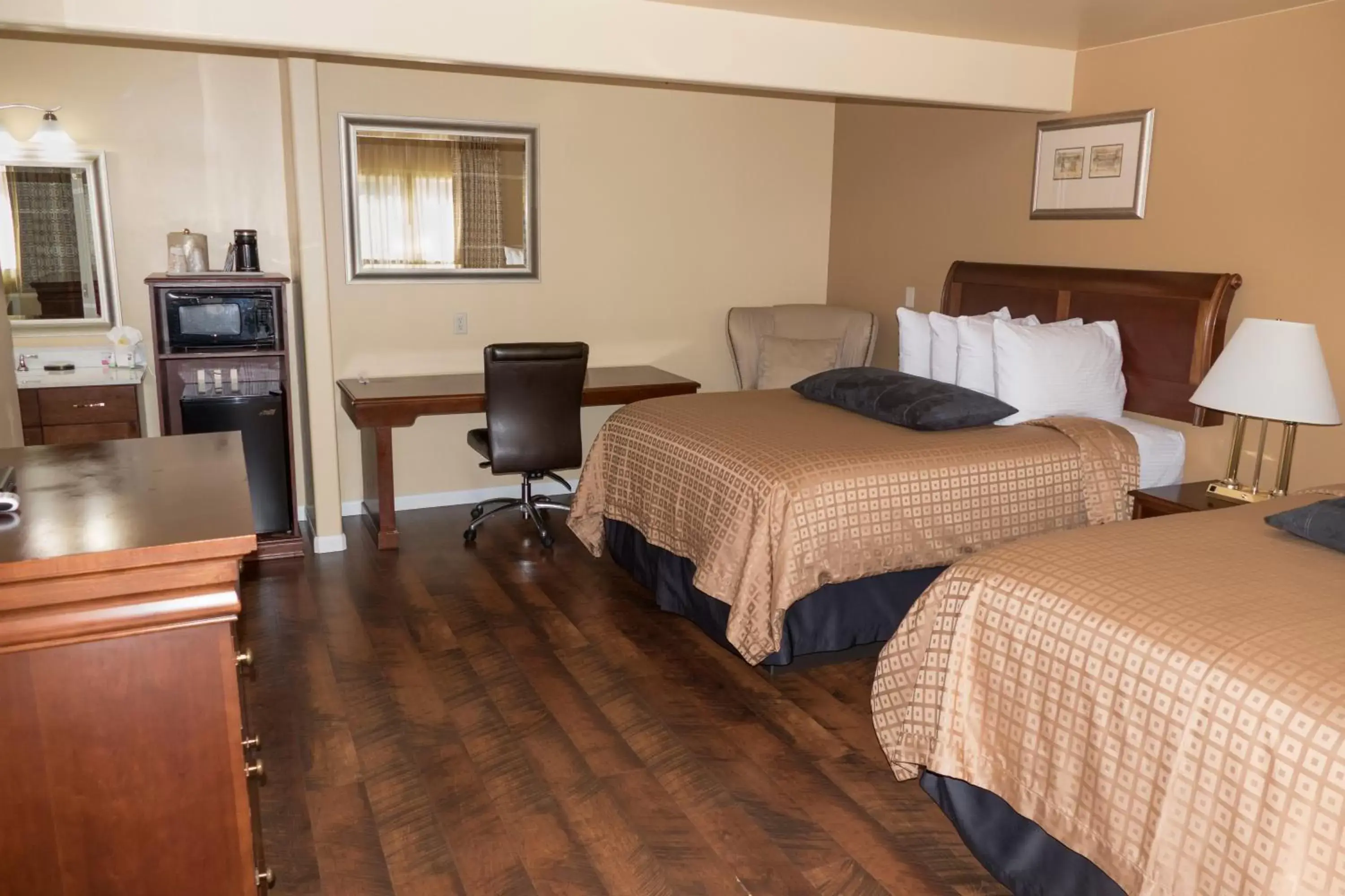 Bedroom, Bed in Abram Inn & Suites