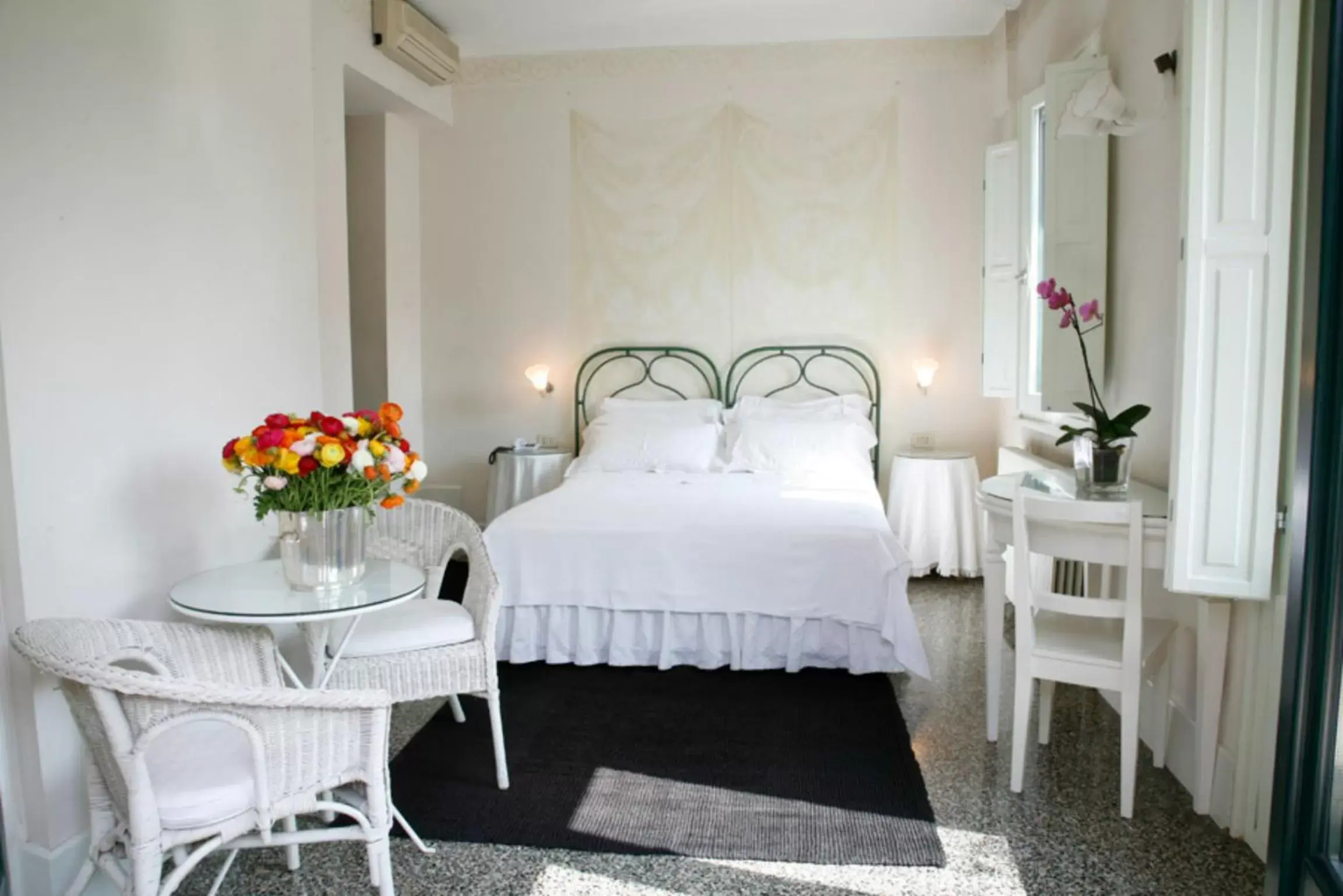 Photo of the whole room, Bed in Antica Locanda Dei Mercanti