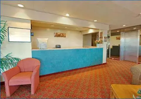 Lobby/Reception in Travelodge by Wyndham Cleveland Airport