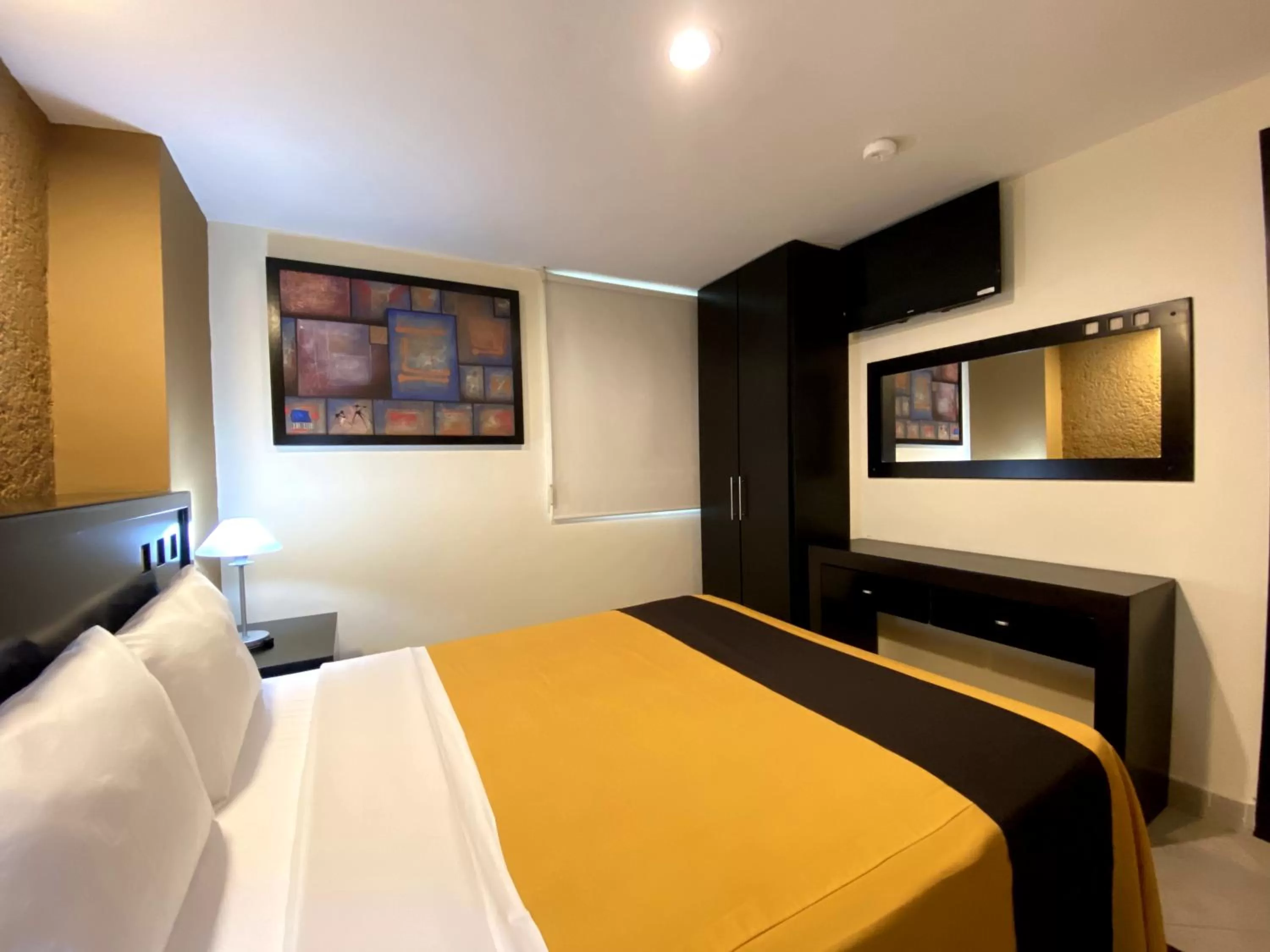 Photo of the whole room, Bed in Hotel Escala Puebla Centro