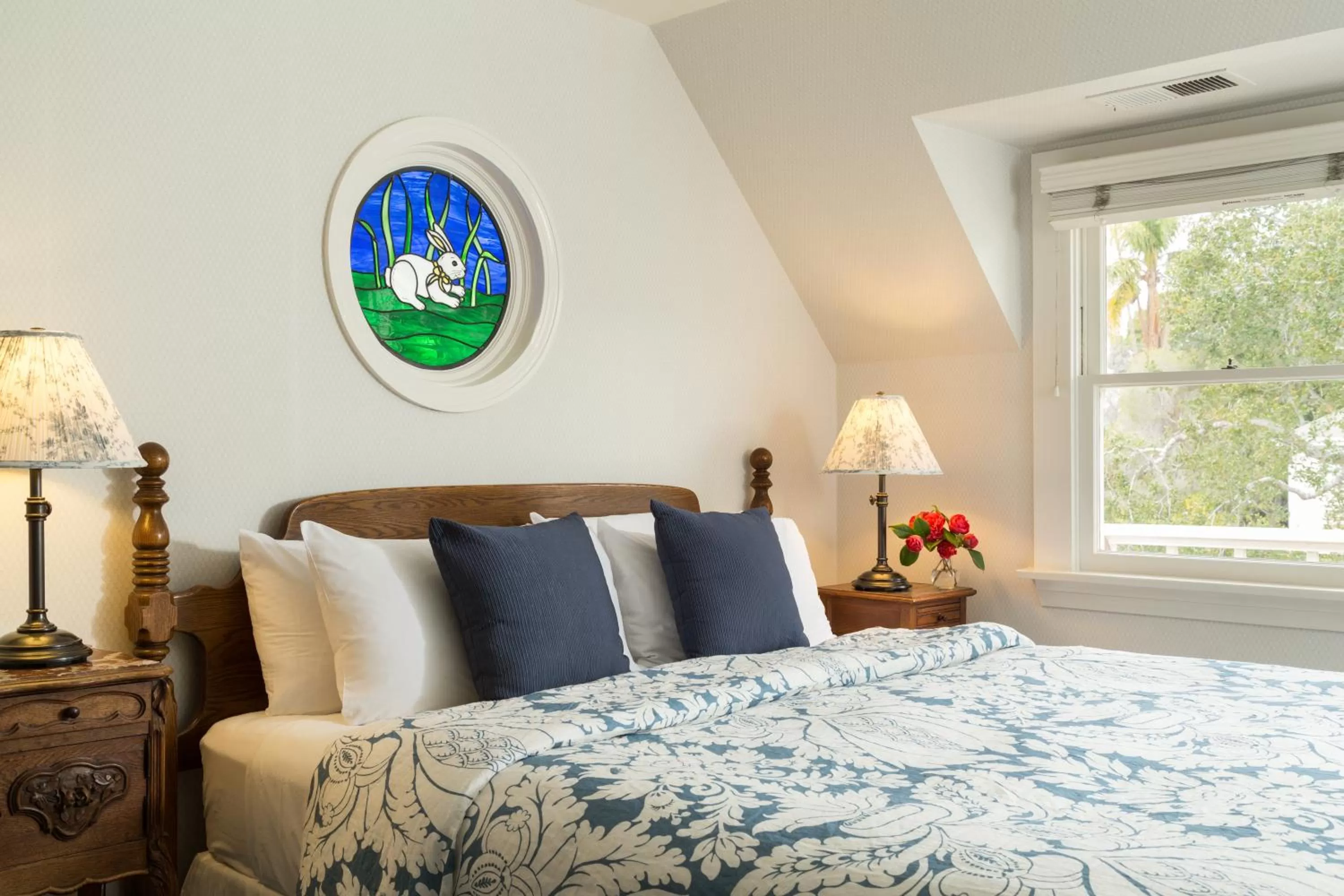 Bed in Cheshire Cat Inn & Cottages