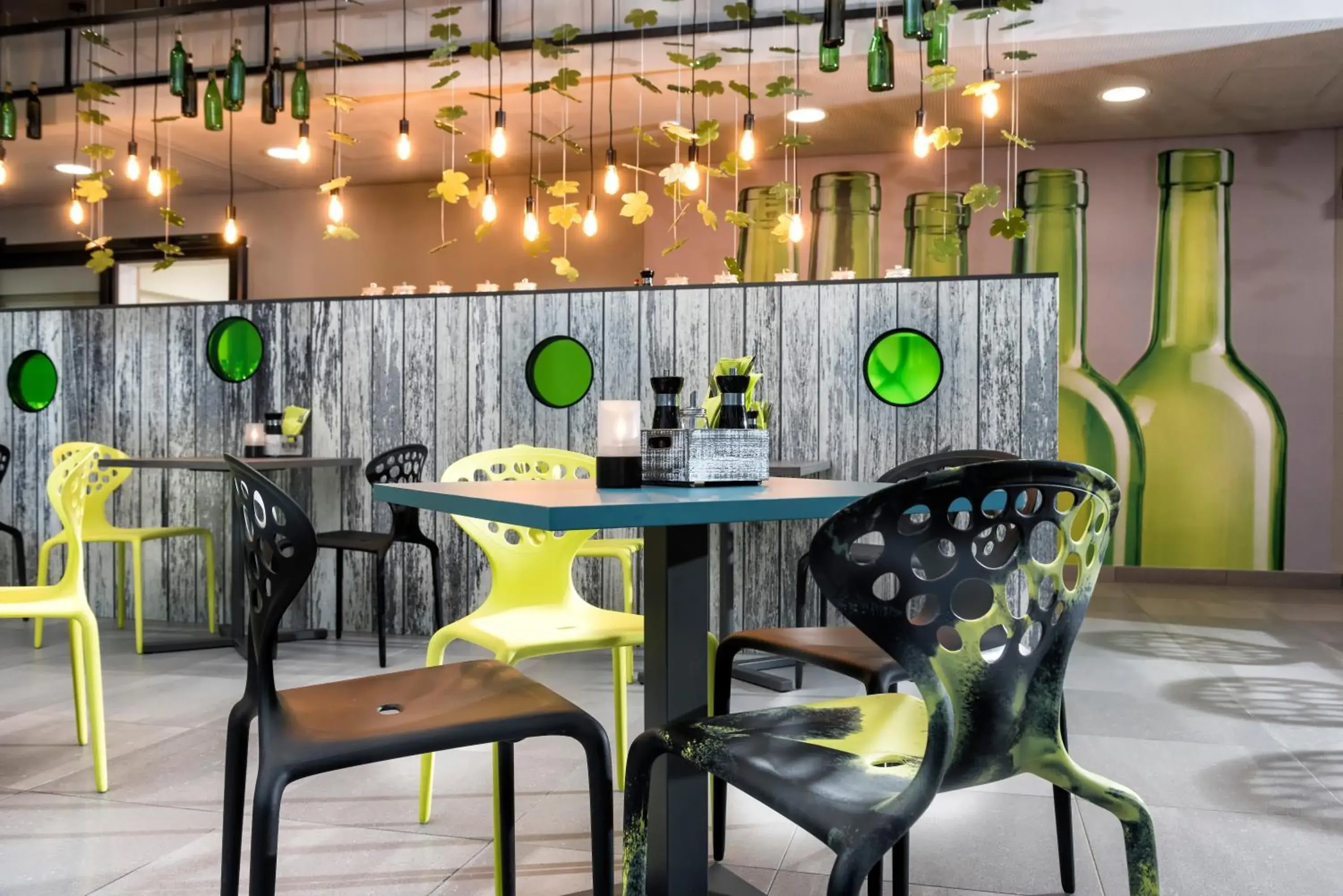 Lounge or bar in ibis Styles Stuttgart Vaihingen Lounge or bar in ibis Styles Stuttgart Vaihingen