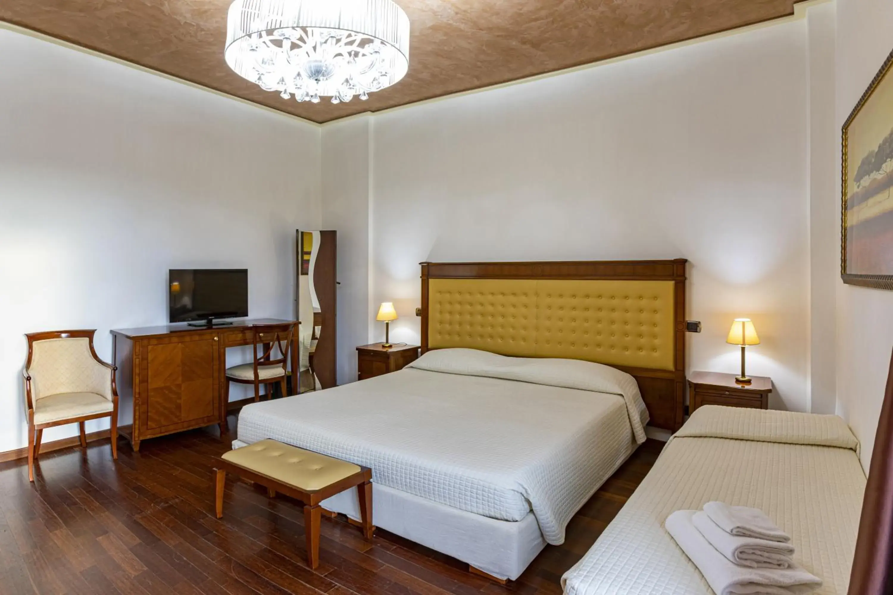 Bedroom, Bed in Albatros Hotel