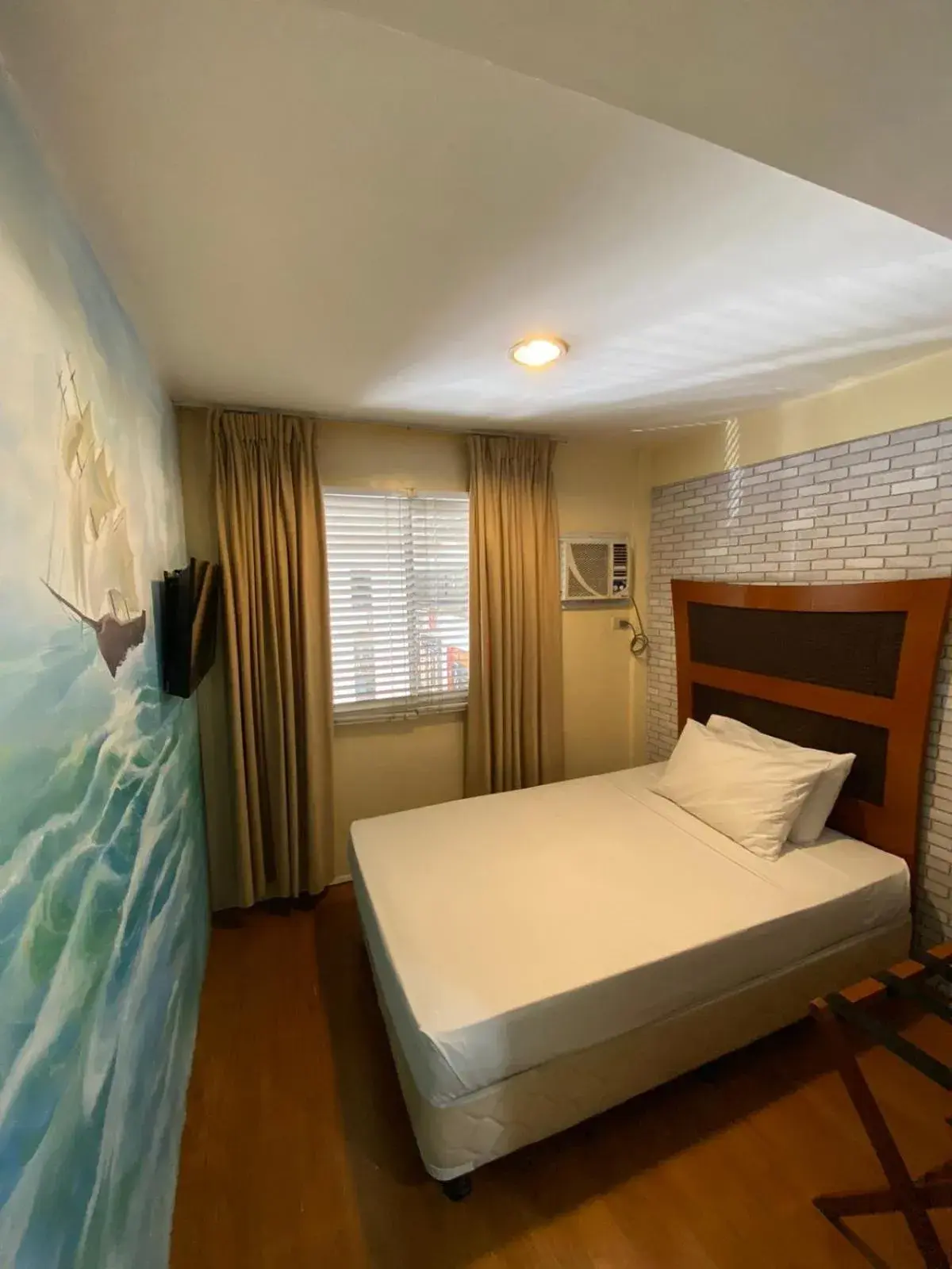 Bed in Spaces Hotel Makati - People & Pets