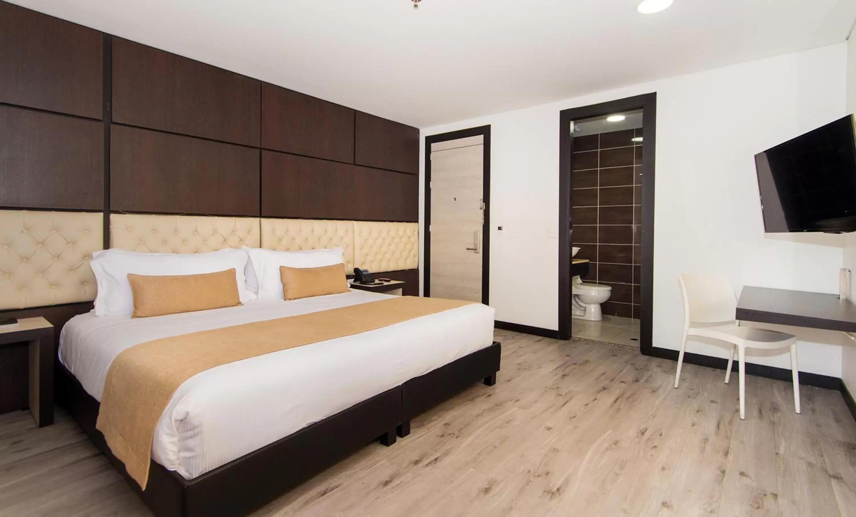 Bedroom, Bed in Hotel American Visa Tower