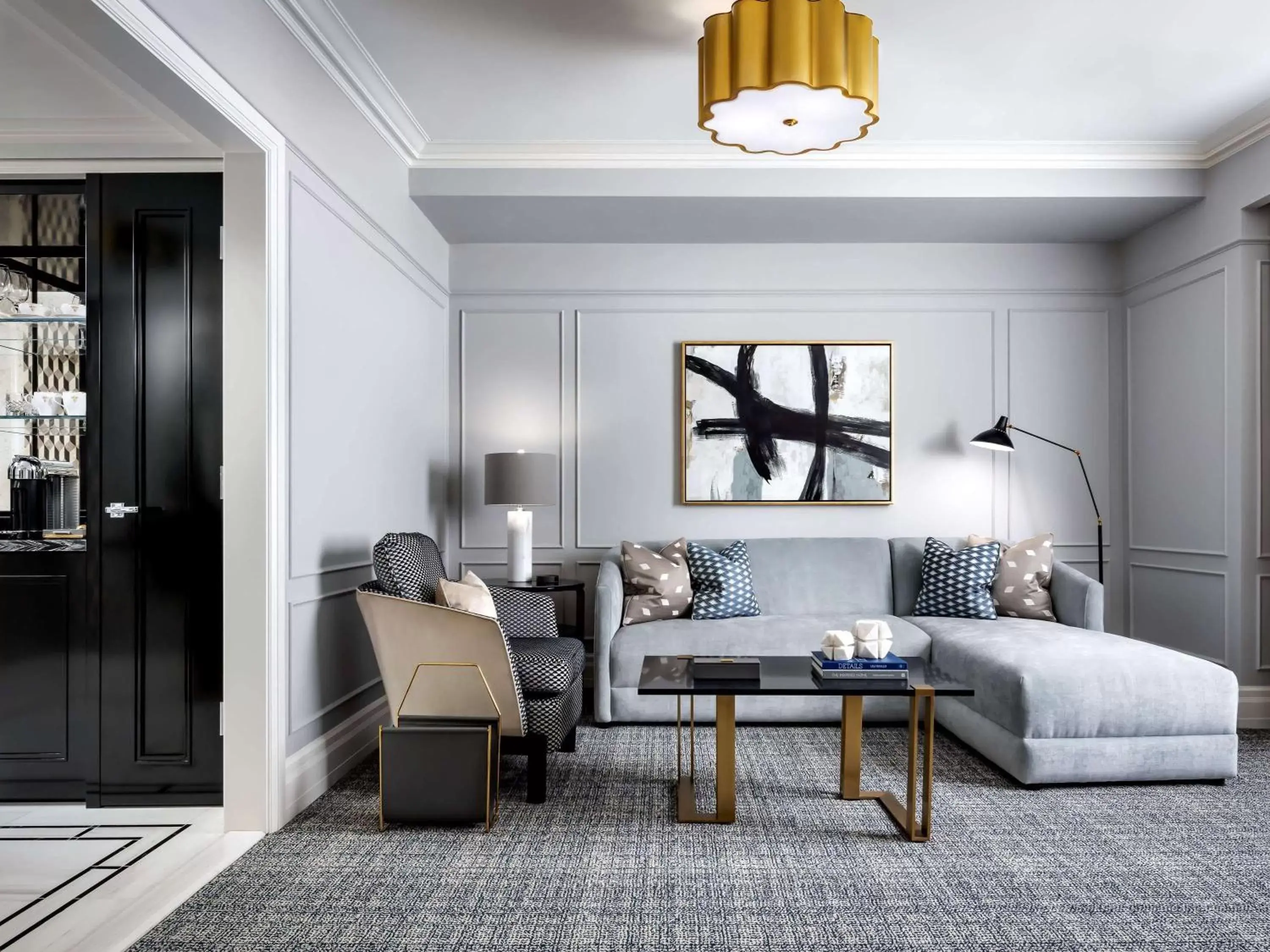 Bedroom, Seating Area in Fairmont Royal York Hotel