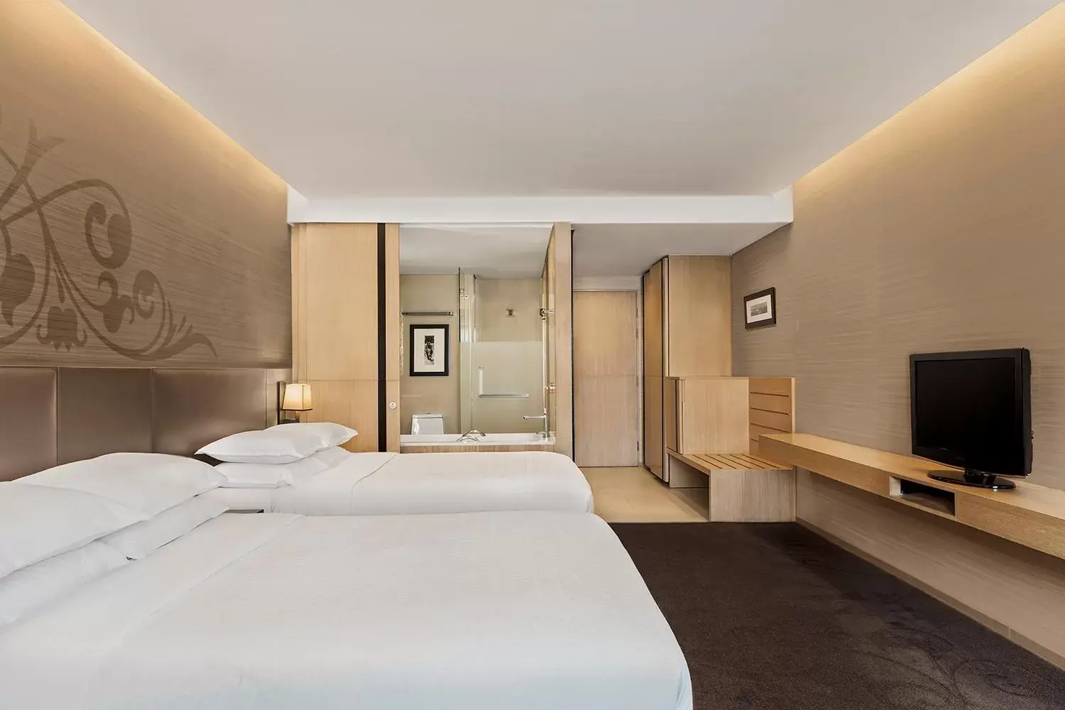 Guests, Bed in Four Points by Sheraton Bangkok, Sukhumvit 15