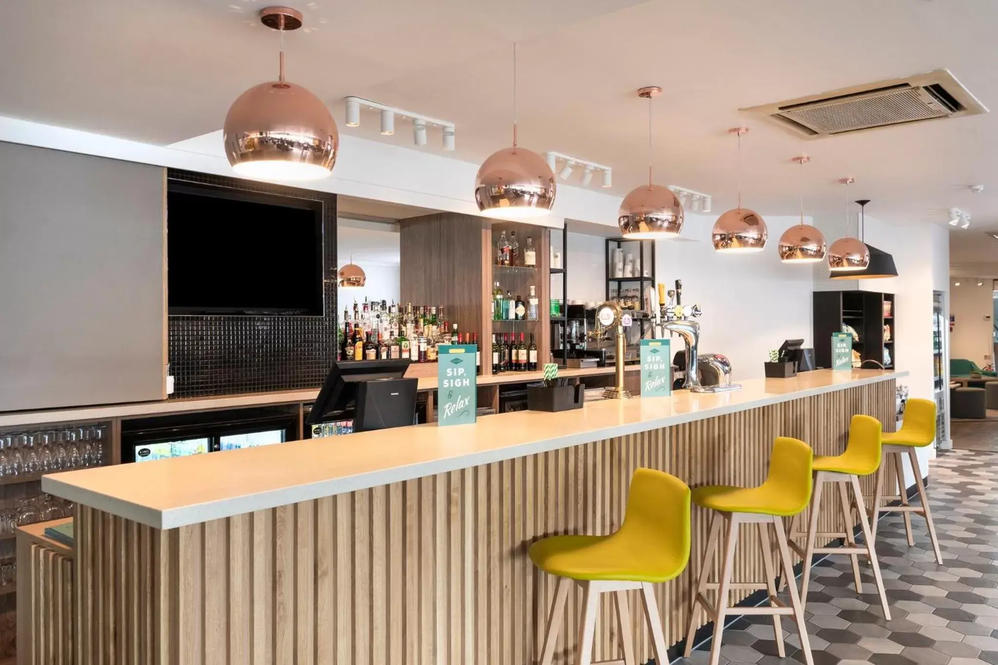 Lounge or bar, Lounge/Bar in Holiday Inn Norwich, Ipswich Road, an IHG Hotel