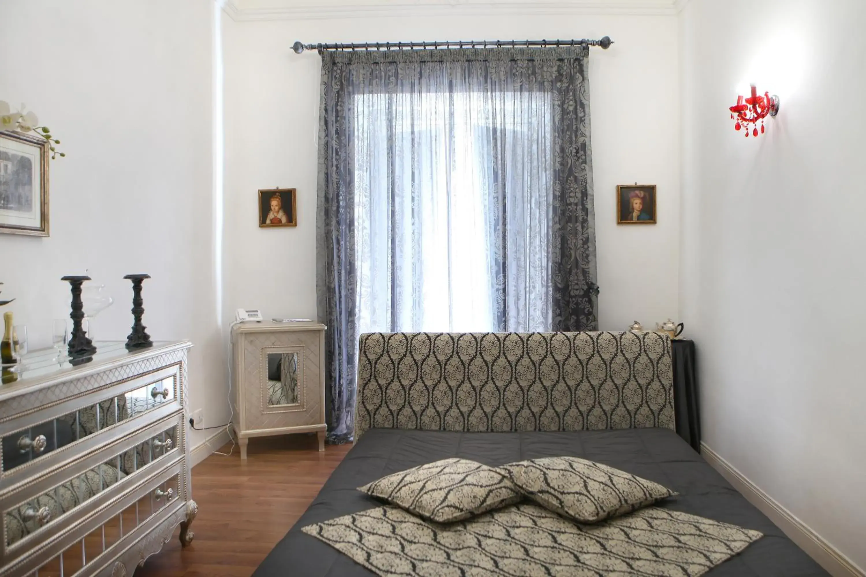 Photo of the whole room, Seating Area in B&B Palazzo del Teatro