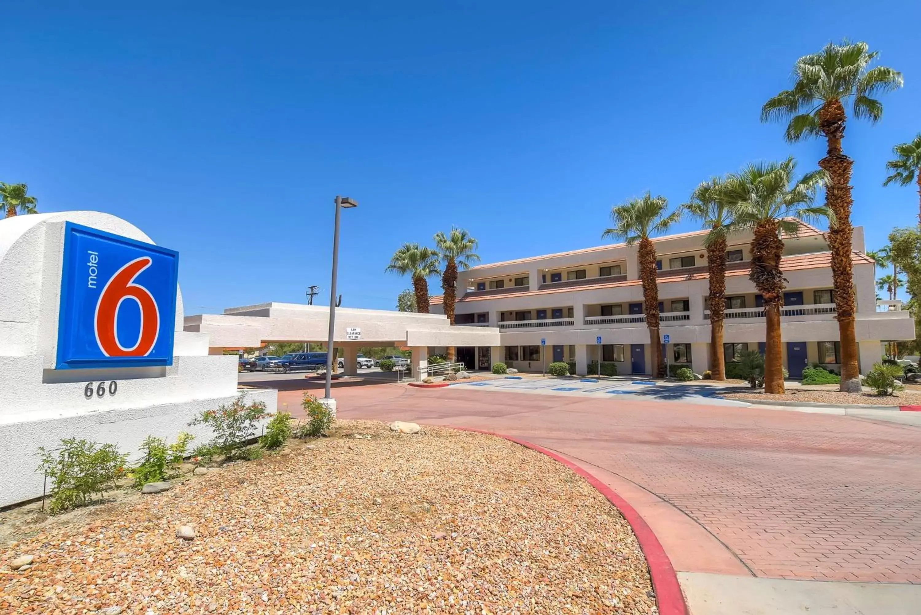 Property Building in Motel 6-Palm Springs, CA - Downtown