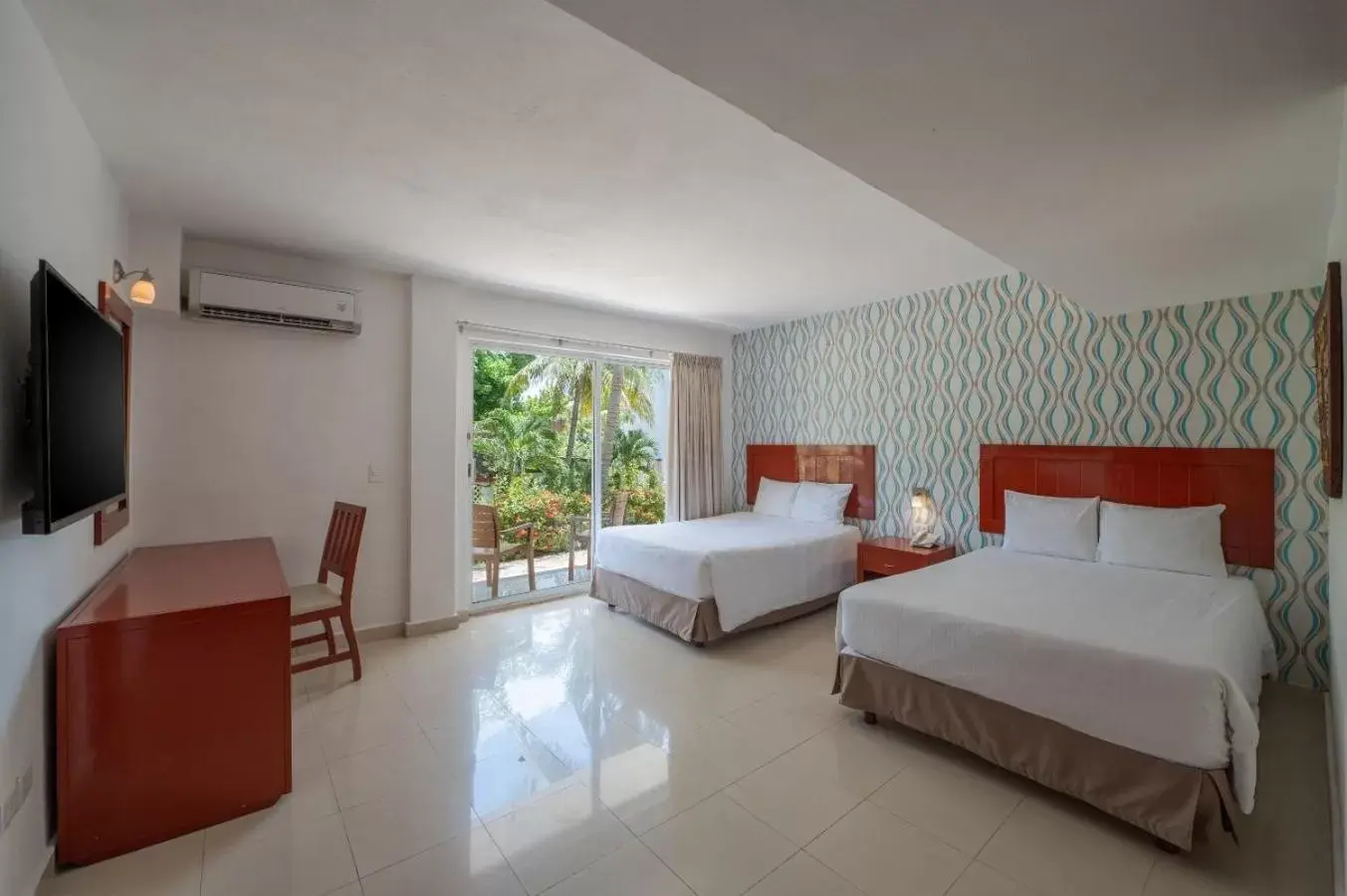 Photo of the whole room in Hotel Dos Playas Faranda Cancún