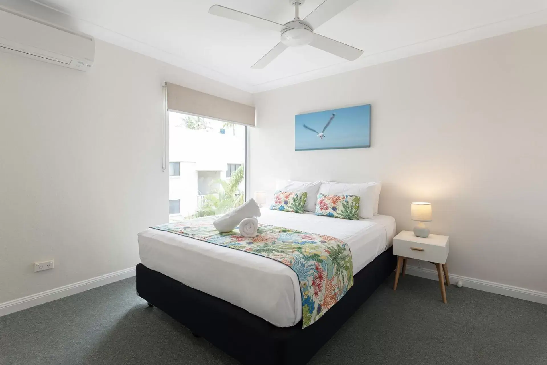 Bedroom, Bed in Garrick House