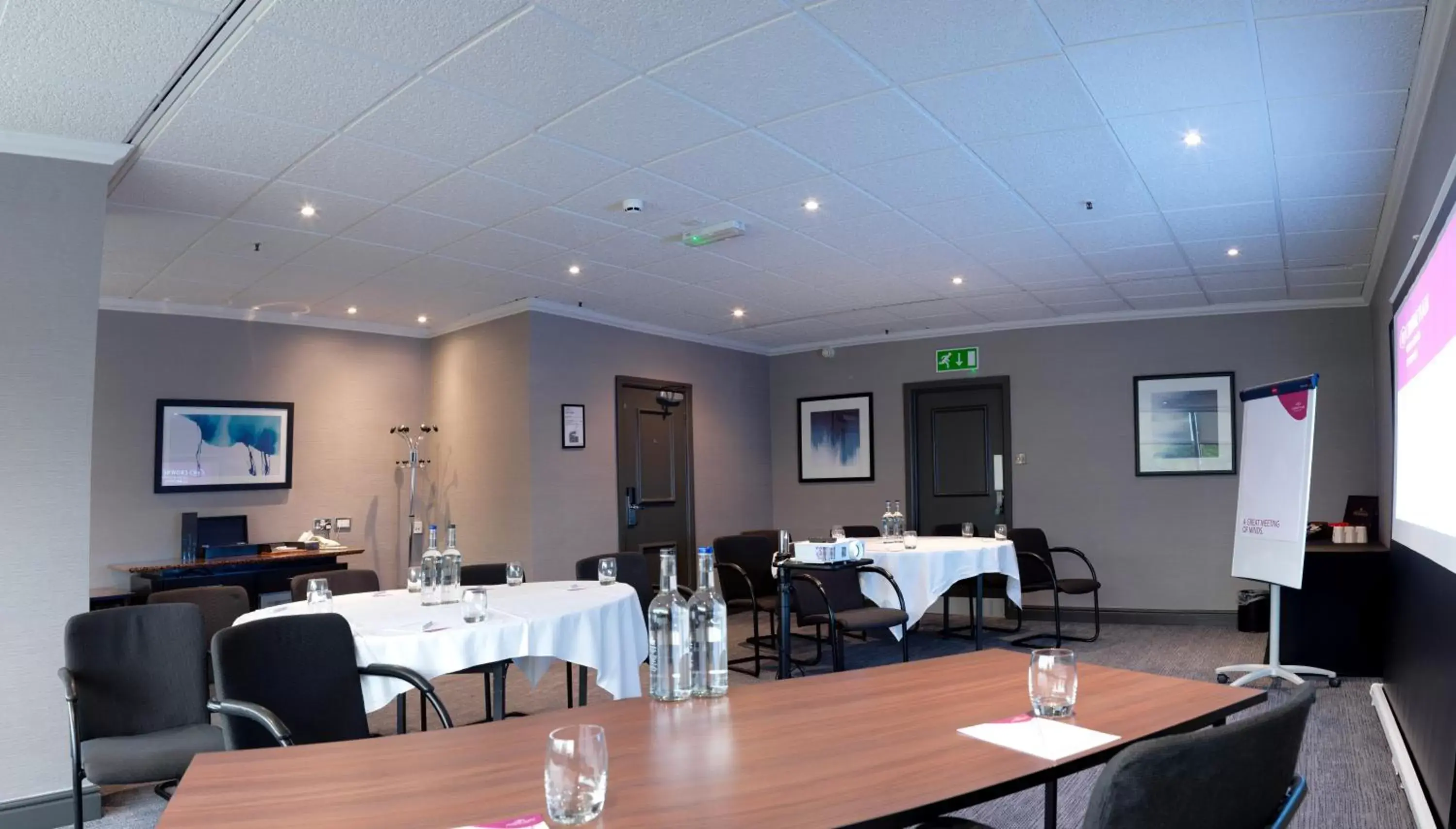 Meeting/conference room, Restaurant/Places to Eat in Crowne Plaza Harrogate, an IHG Hotel