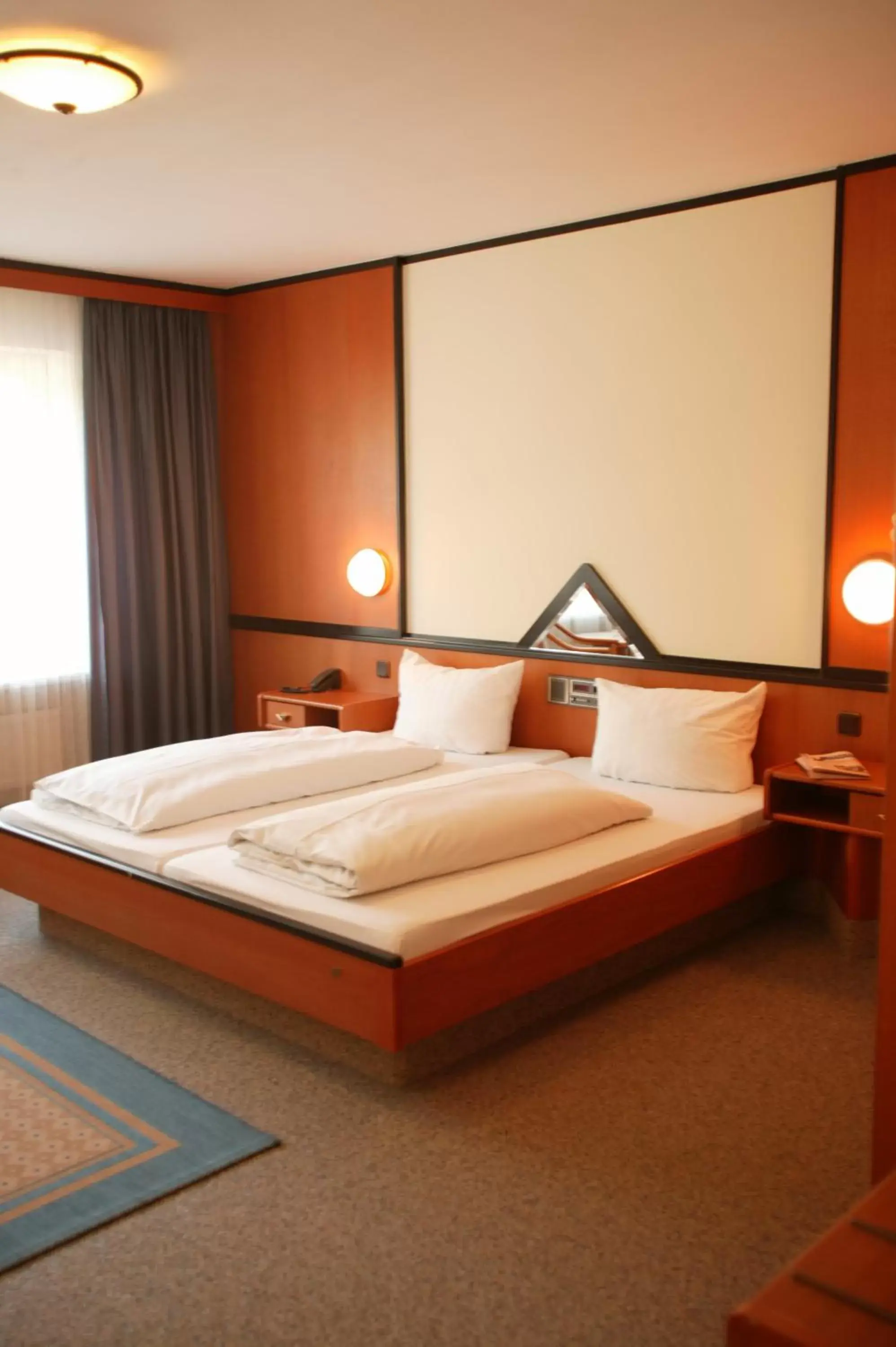 Bed in Hotel Senator München