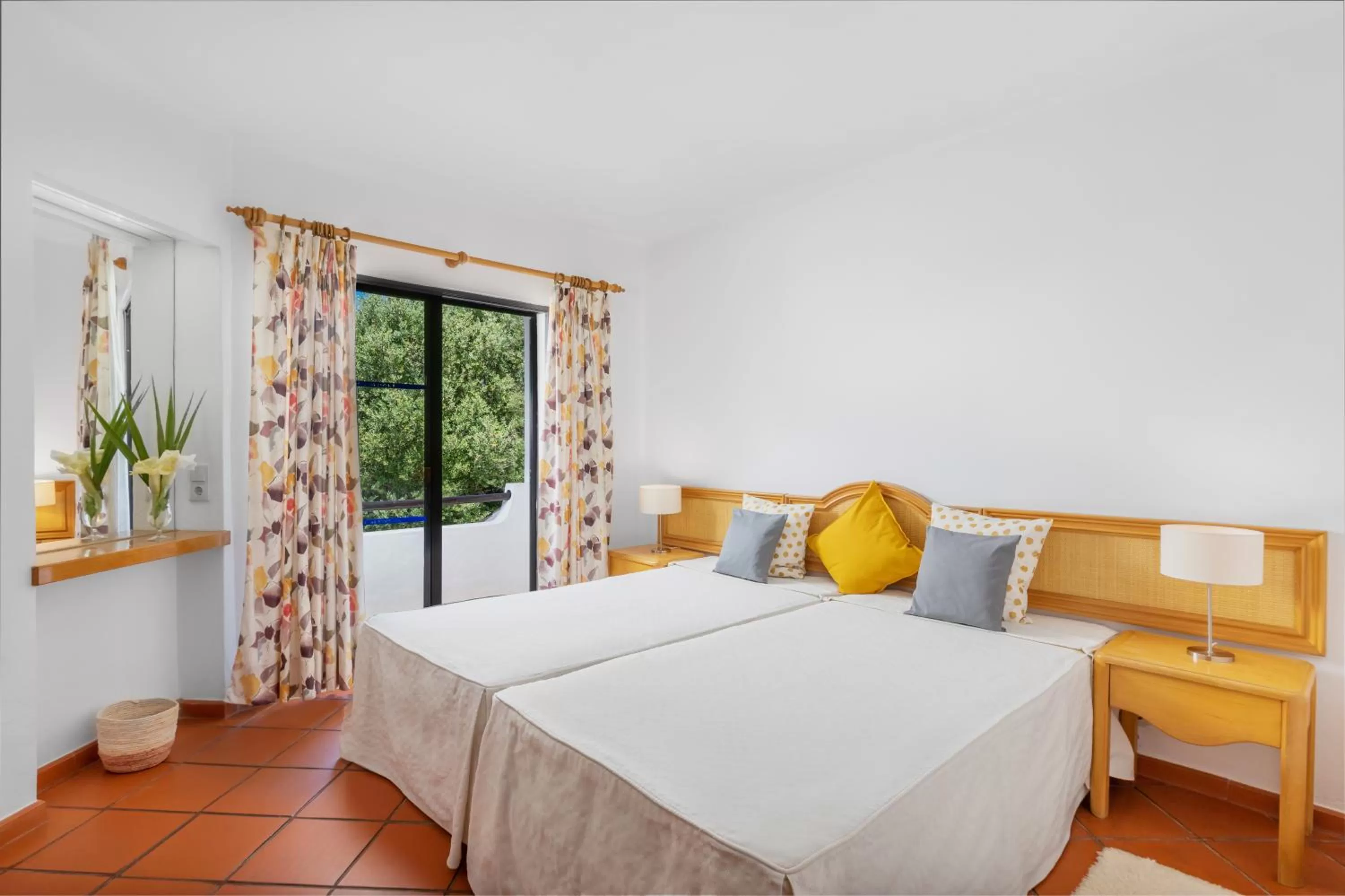 Bedroom, Bed in Clube Albufeira Garden Village