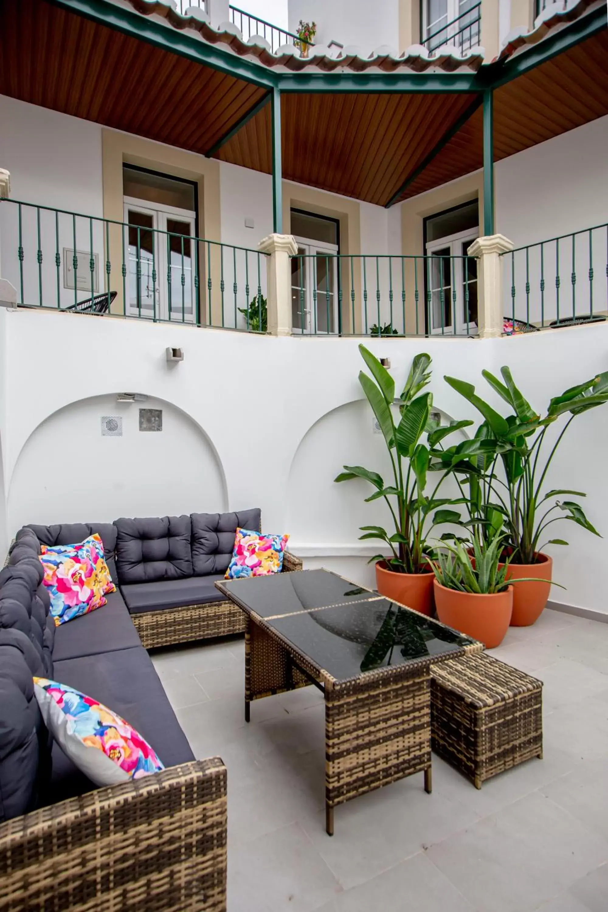 Patio in Guest House Jacarandá Faro