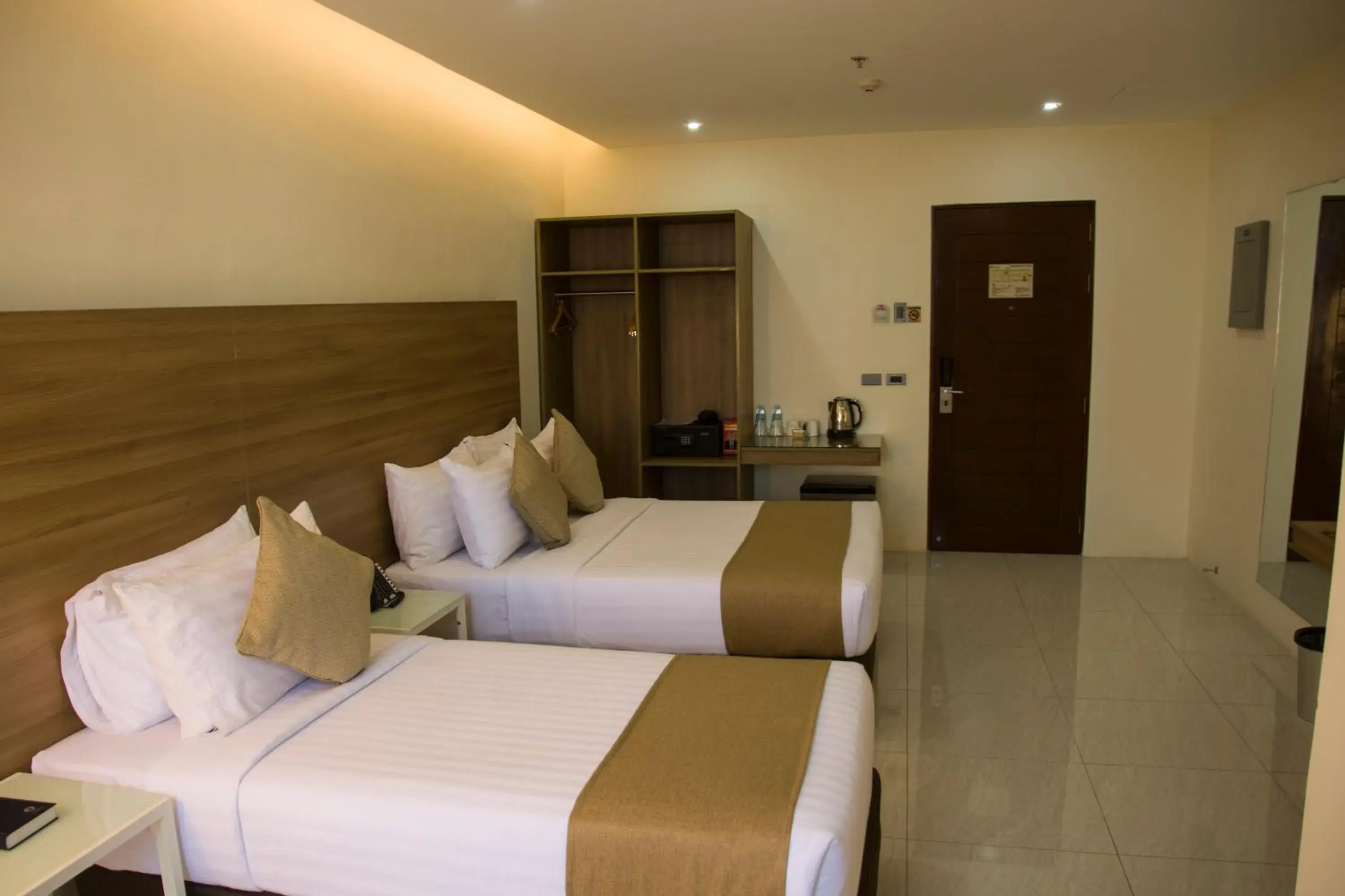 Bed in Eastland Hotel And Residences