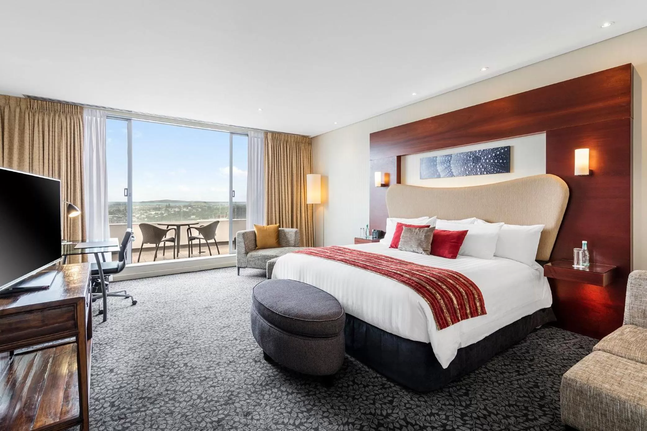 Photo of the whole room, Bed in Crowne Plaza Auckland by IHG