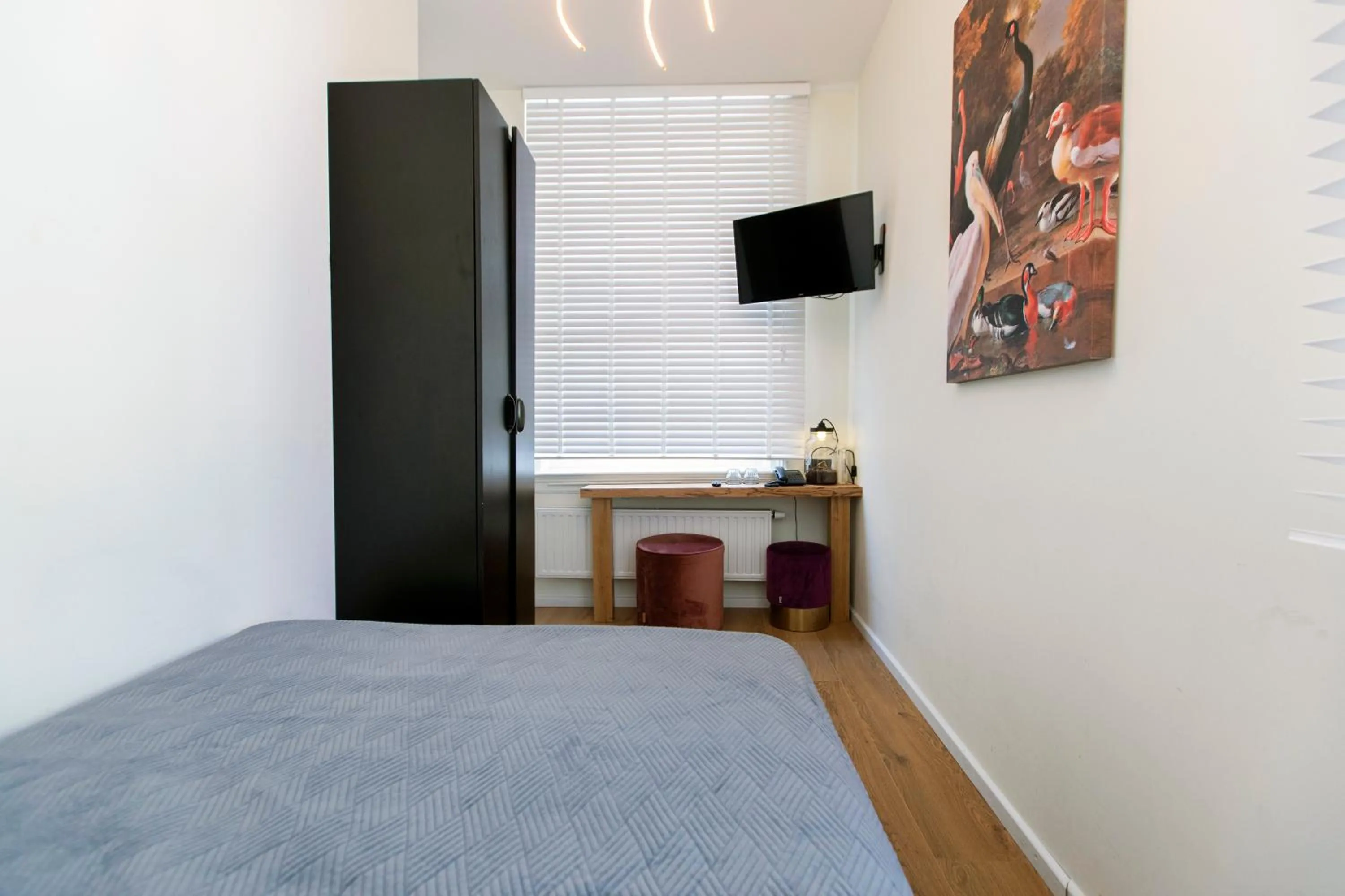 Bed in Quentin Golden Bear Hotel