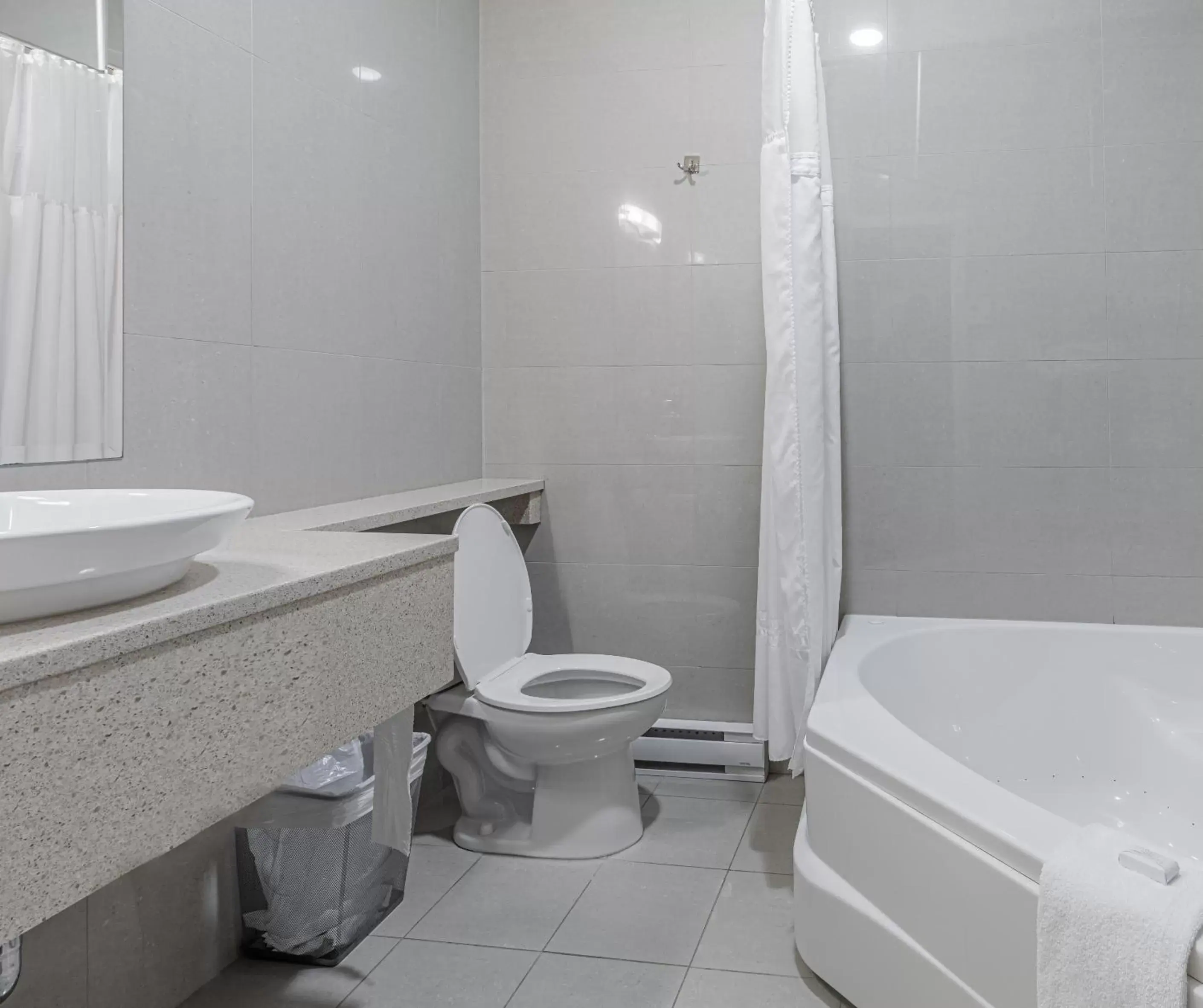Toilet, Bathroom in Hotel Montfort Nicolet