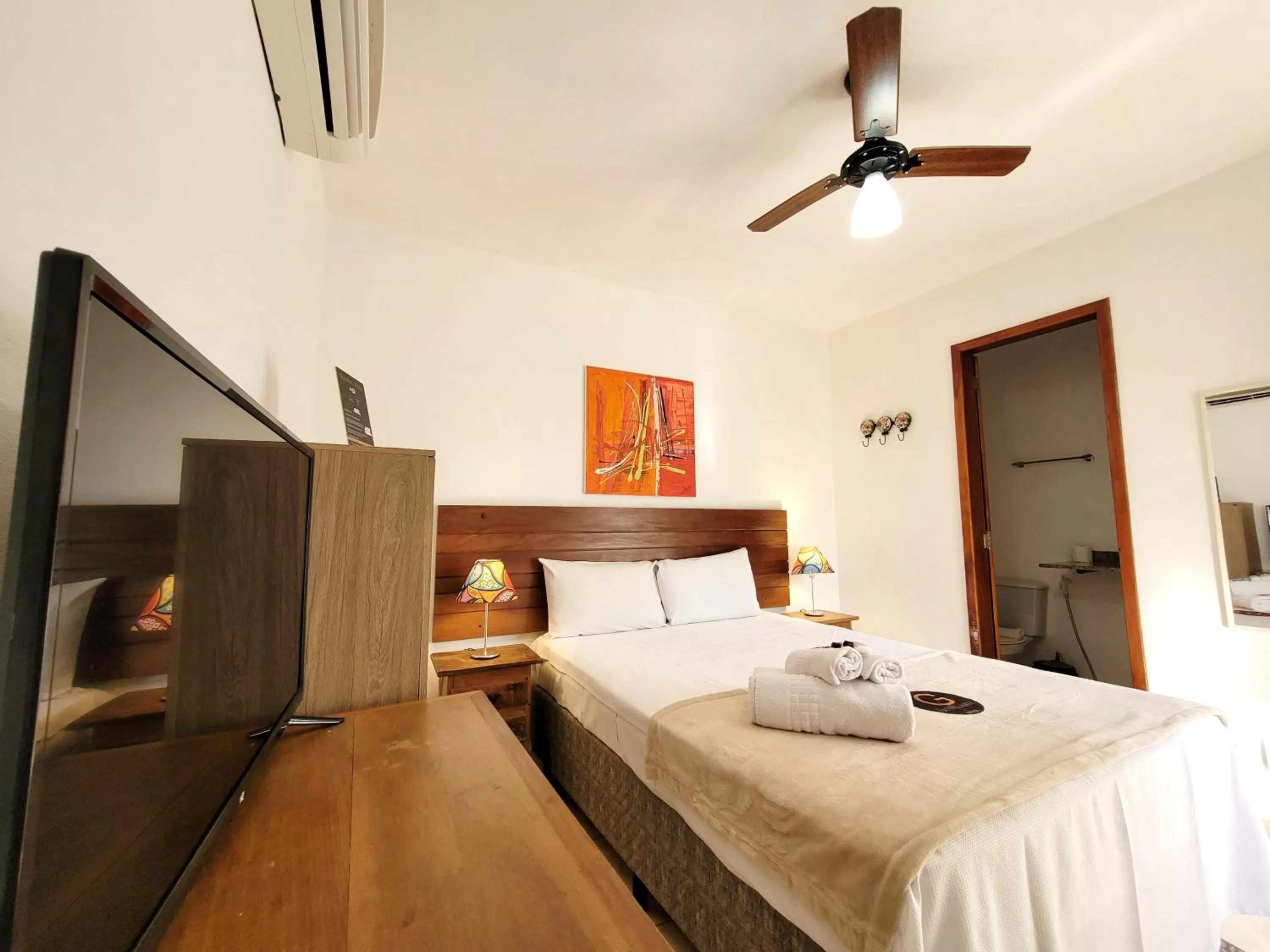 Photo of the whole room, Bed in Pousada Casa Centro Búzios