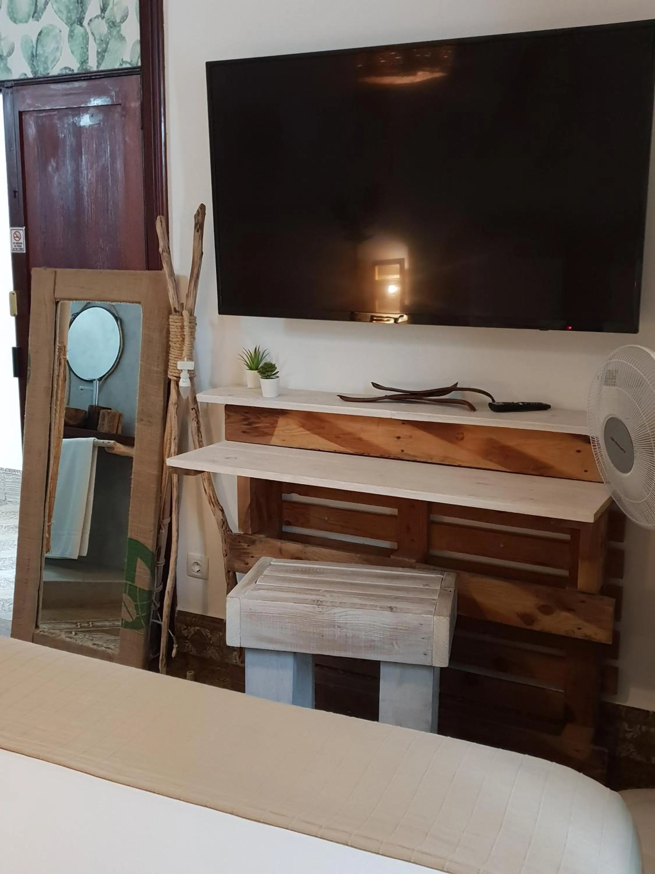 Bedroom in Cactus Host